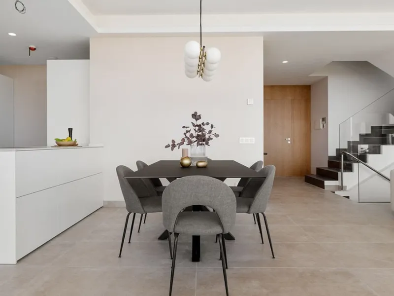 Contemporary villa with panoramic views of the Mediterranean and La Concha.