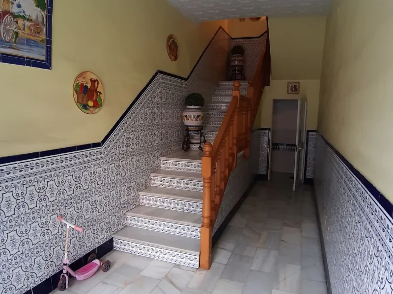 Very spacious house in Las Lagunas in perfect condition, ready to move into.