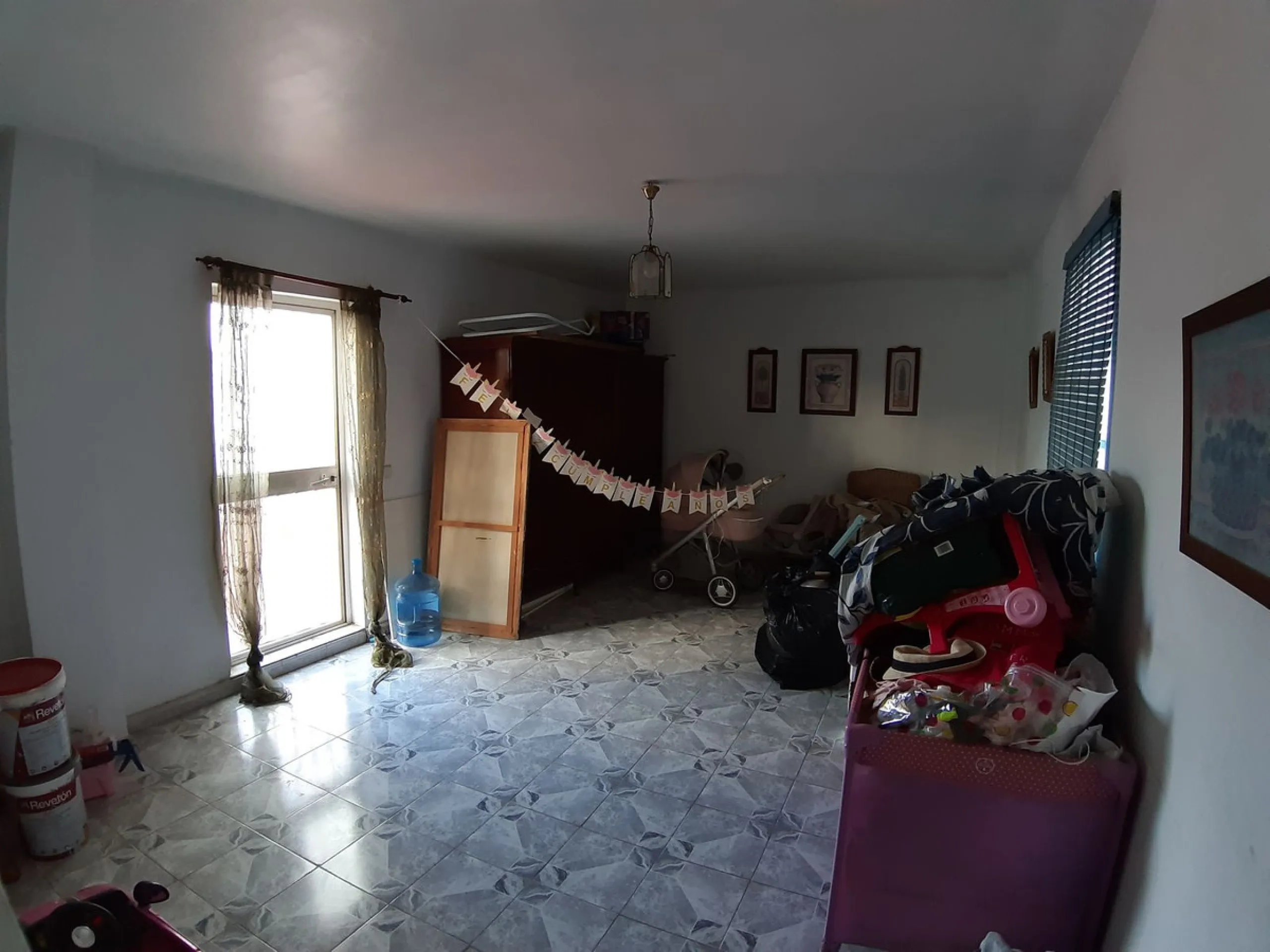 Very spacious house in Las Lagunas in perfect condition, ready to move into.