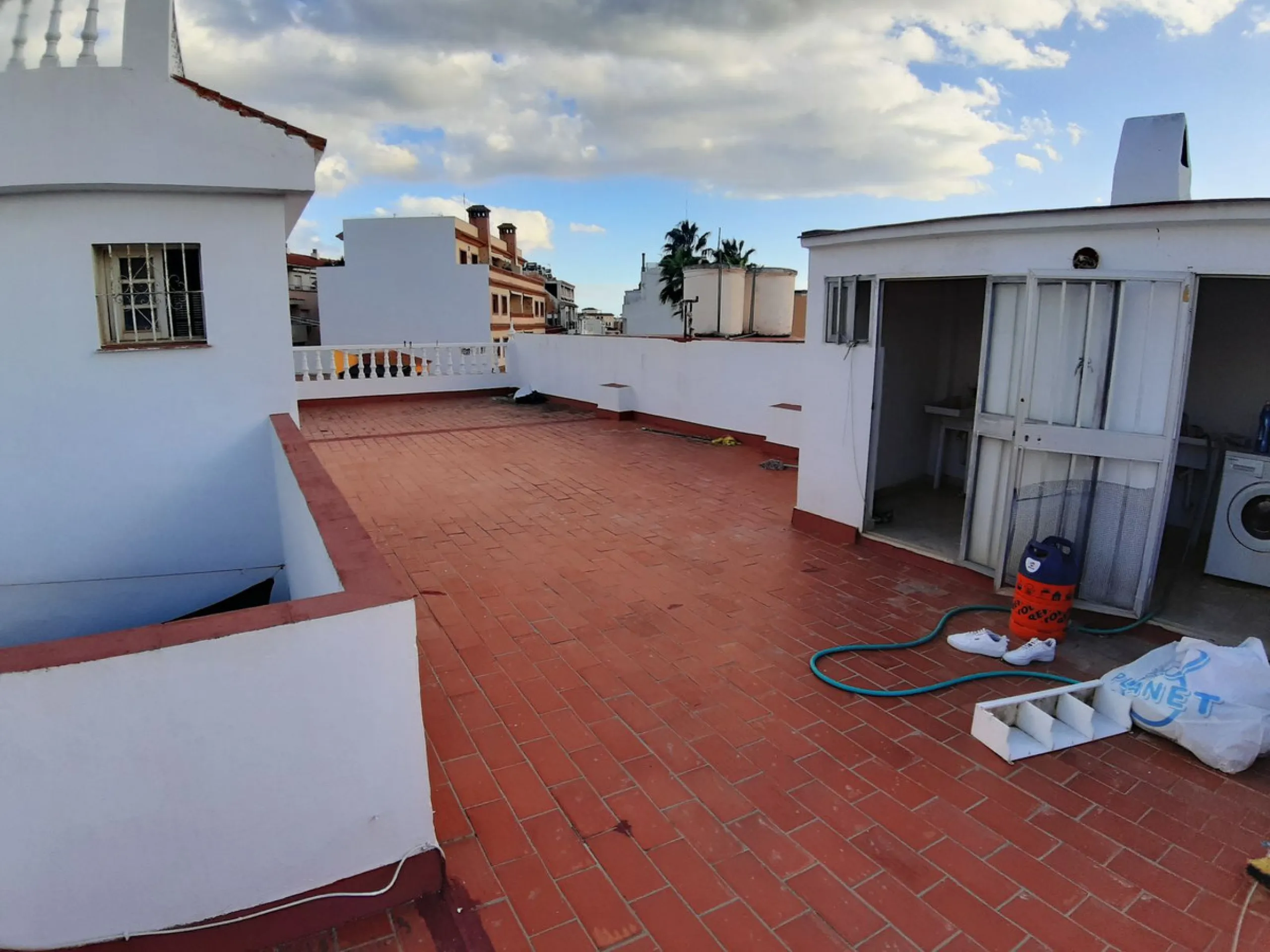 Very spacious house in Las Lagunas in perfect condition, ready to move into.