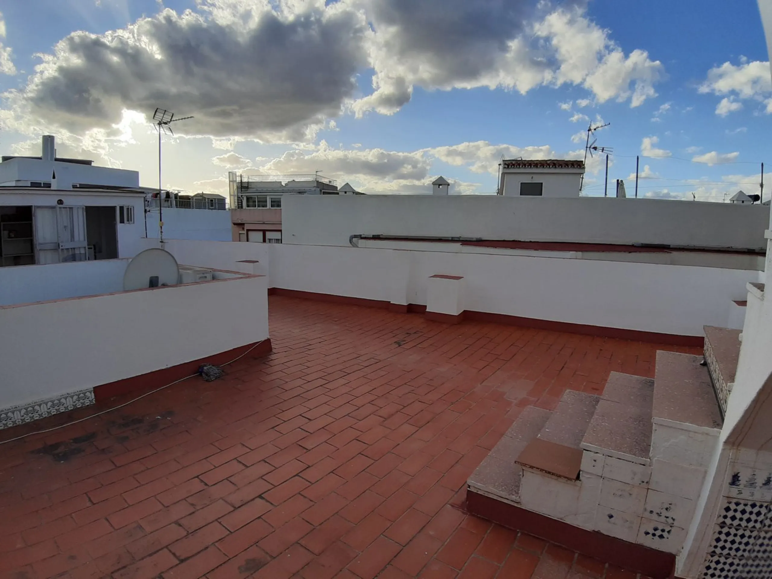 Very spacious house in Las Lagunas in perfect condition, ready to move into.