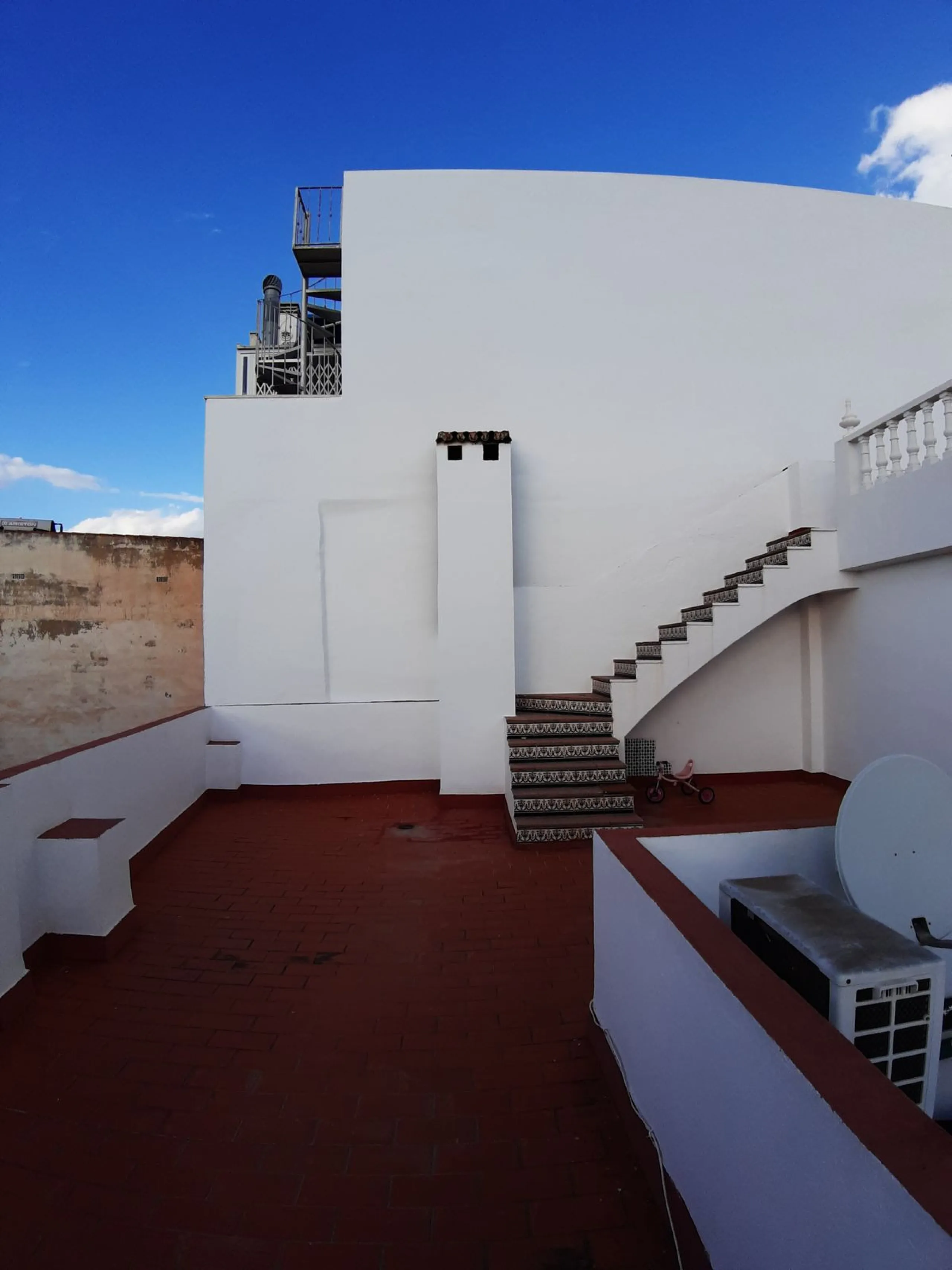 Very spacious house in Las Lagunas in perfect condition, ready to move into.
