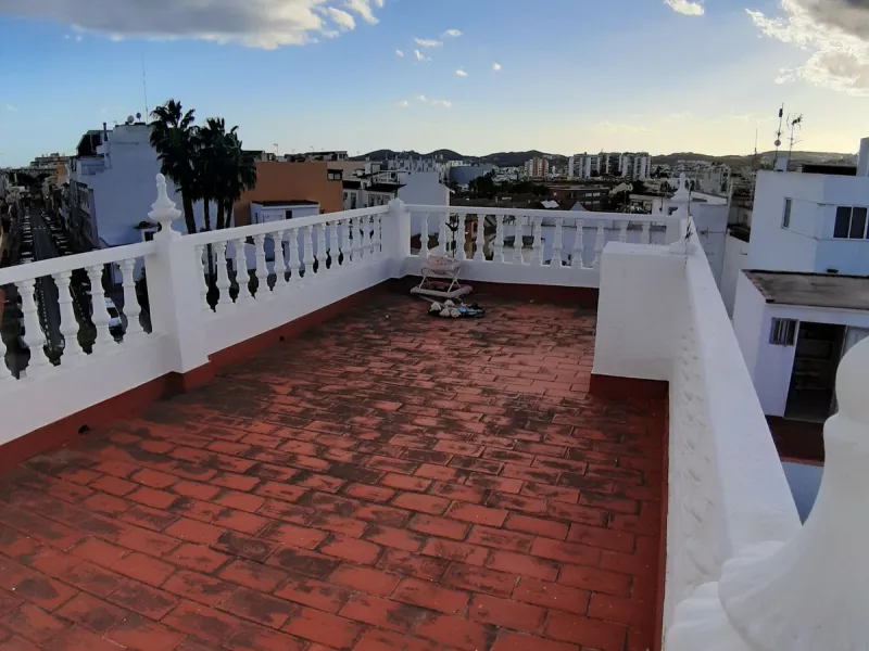 Very spacious house in Las Lagunas in perfect condition, ready to move into.
