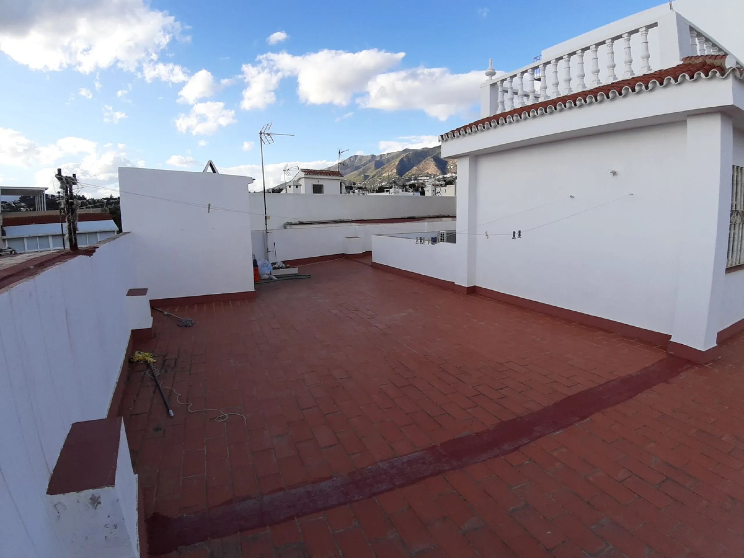 Very spacious house in Las Lagunas in perfect condition, ready to move into.