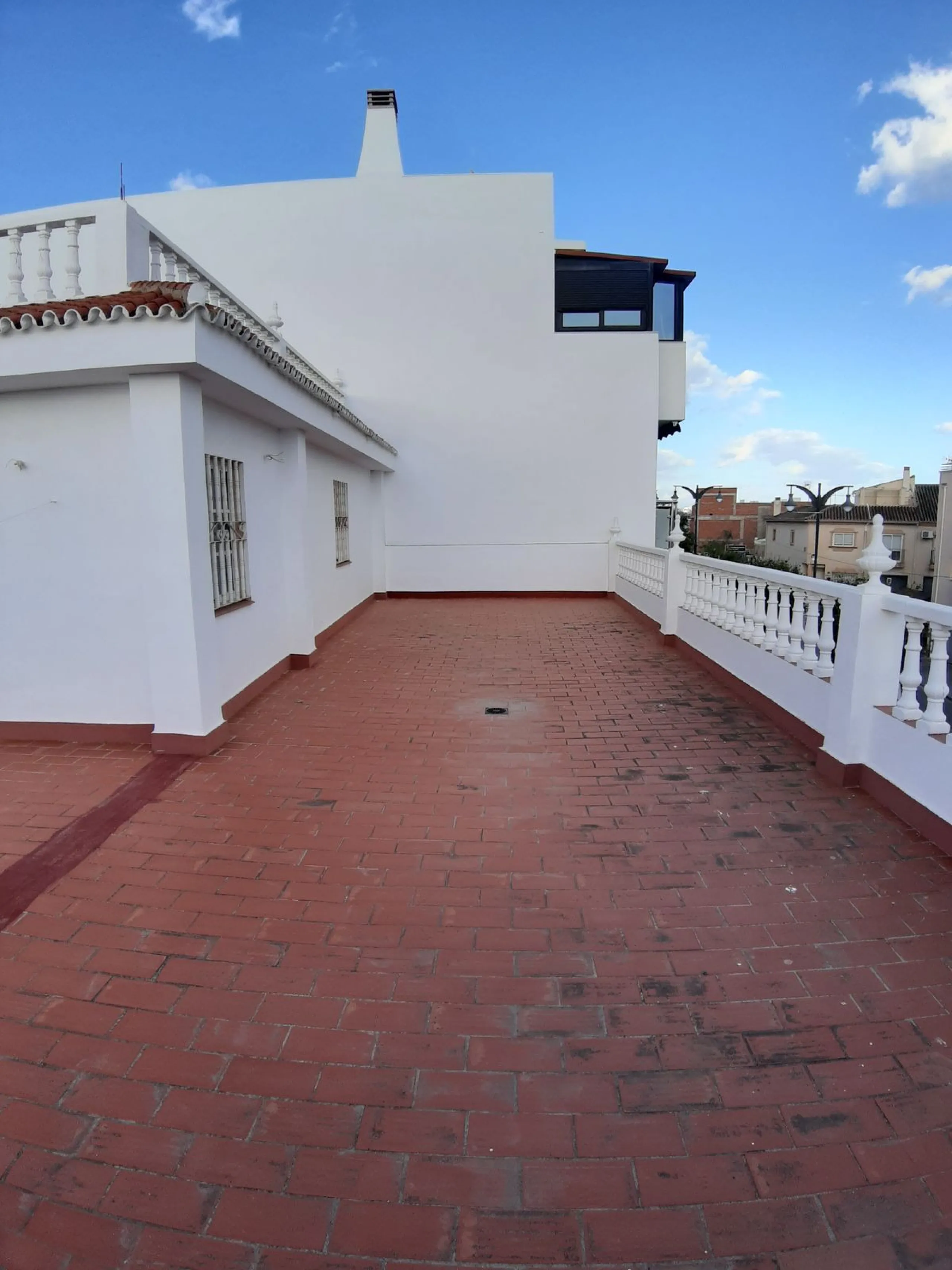 Very spacious house in Las Lagunas in perfect condition, ready to move into.