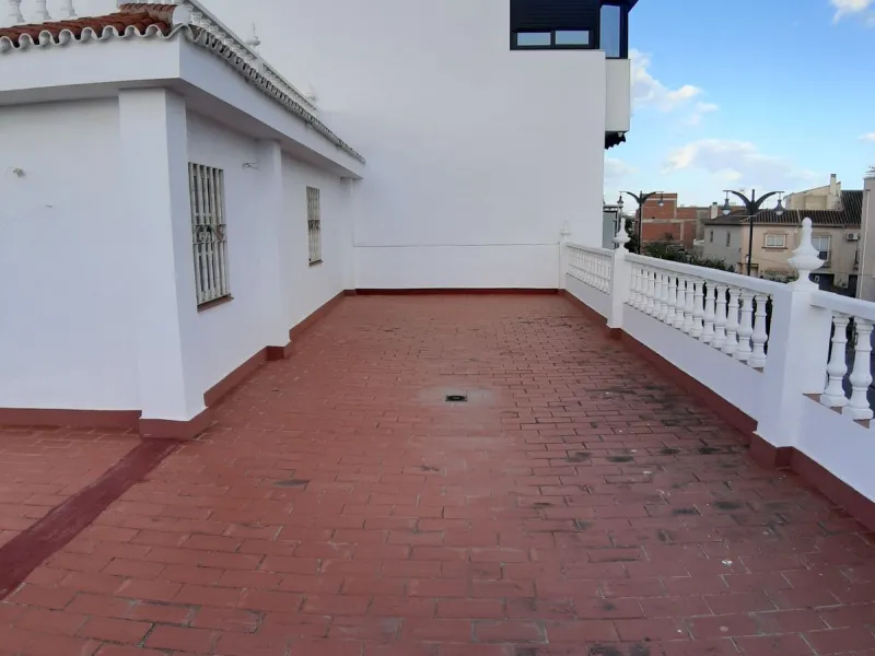 Very spacious house in Las Lagunas in perfect condition, ready to move into.