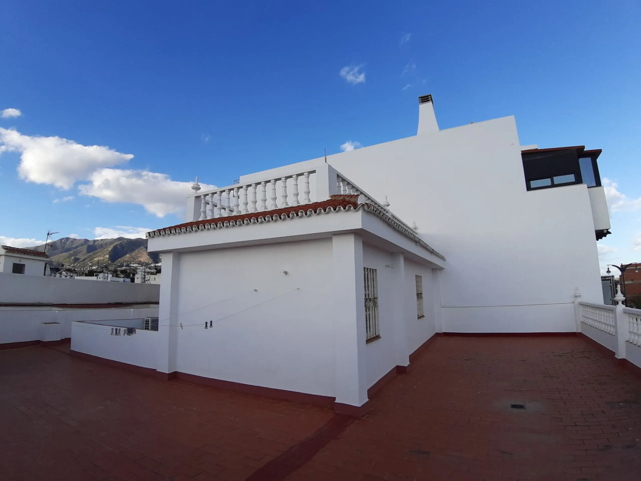 Very spacious house in Las Lagunas in perfect condition, ready to move into.