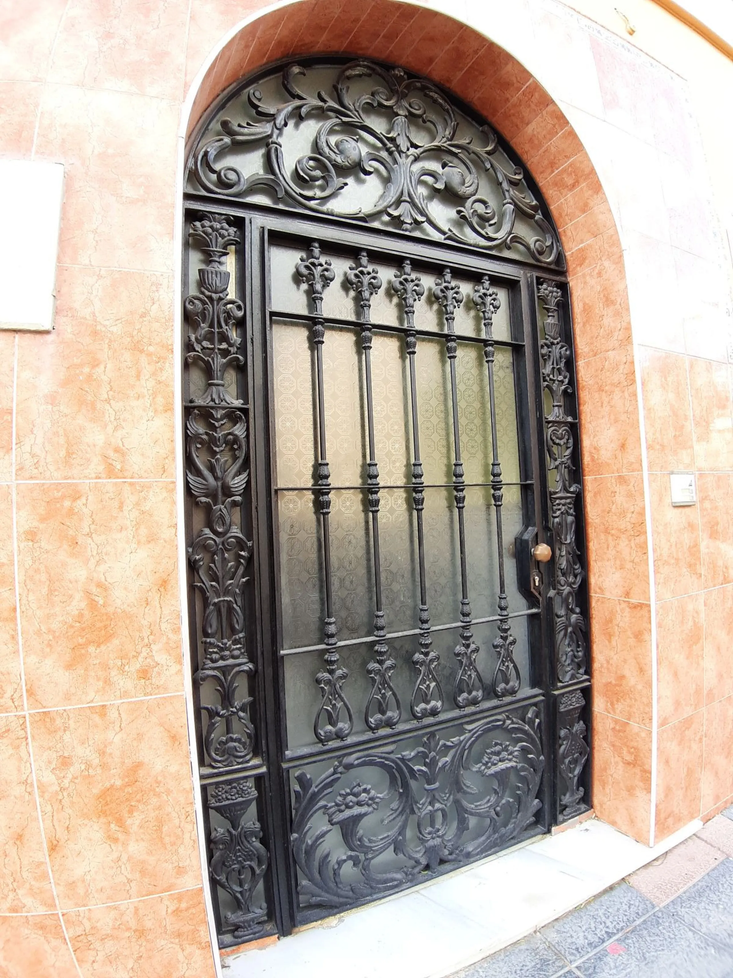 Very spacious house in Las Lagunas in perfect condition, ready to move into.