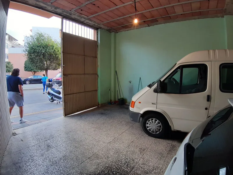 Very spacious house in Las Lagunas in perfect condition, ready to move into.