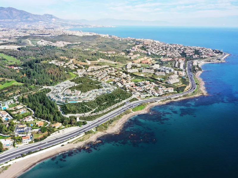 Innovative project located in Mijas de Costa in Malaga, famous for its golf courses. EDEN is an excellent development that combines the vision of a modern residential area and nature in one. The architecture is perfectly integrated into the landscape than