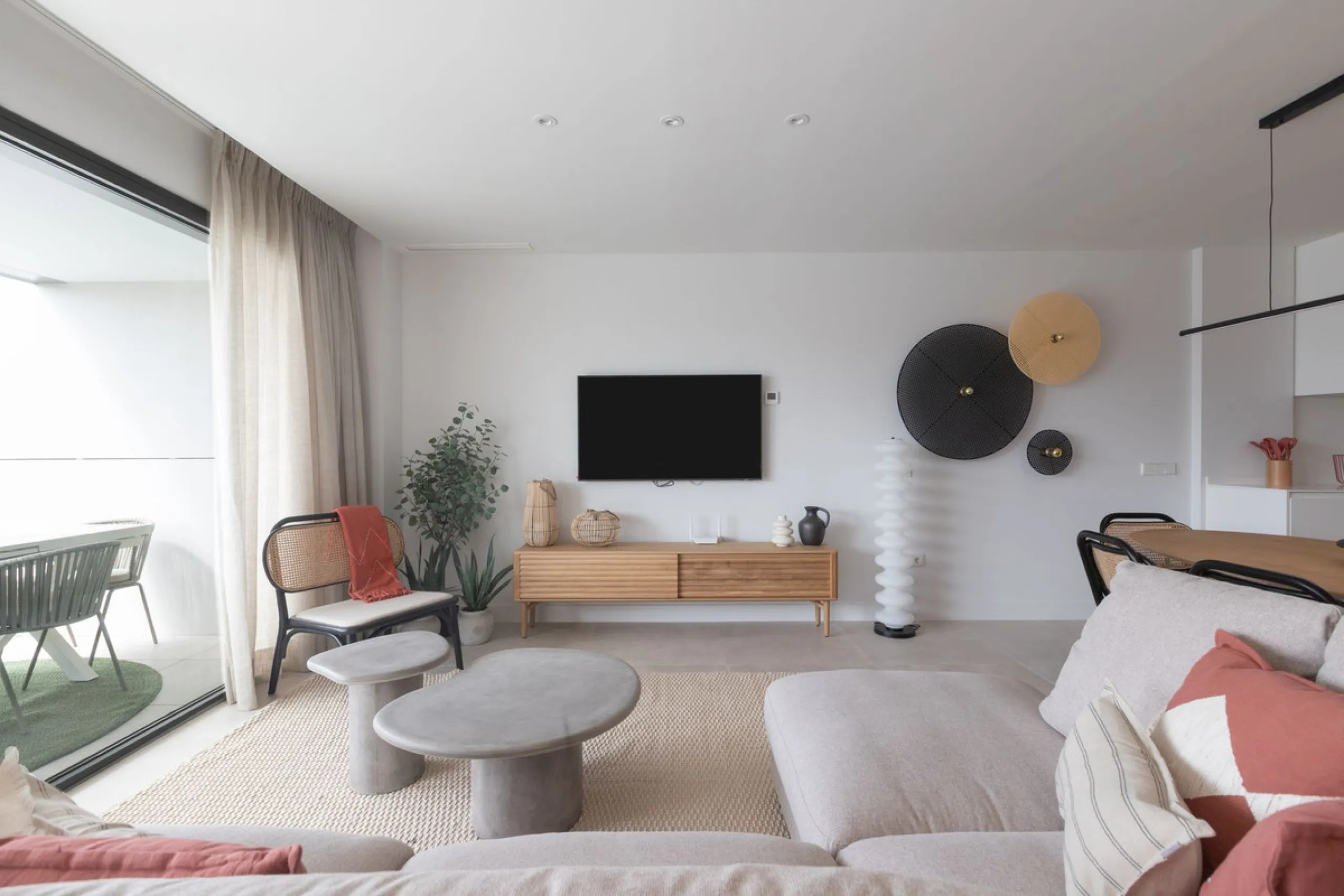 Innovative project located in Mijas de Costa in Malaga, famous for its golf courses. EDEN is an excellent development that combines the vision of a modern residential area and nature in one. The architecture is perfectly integrated into the landscape than