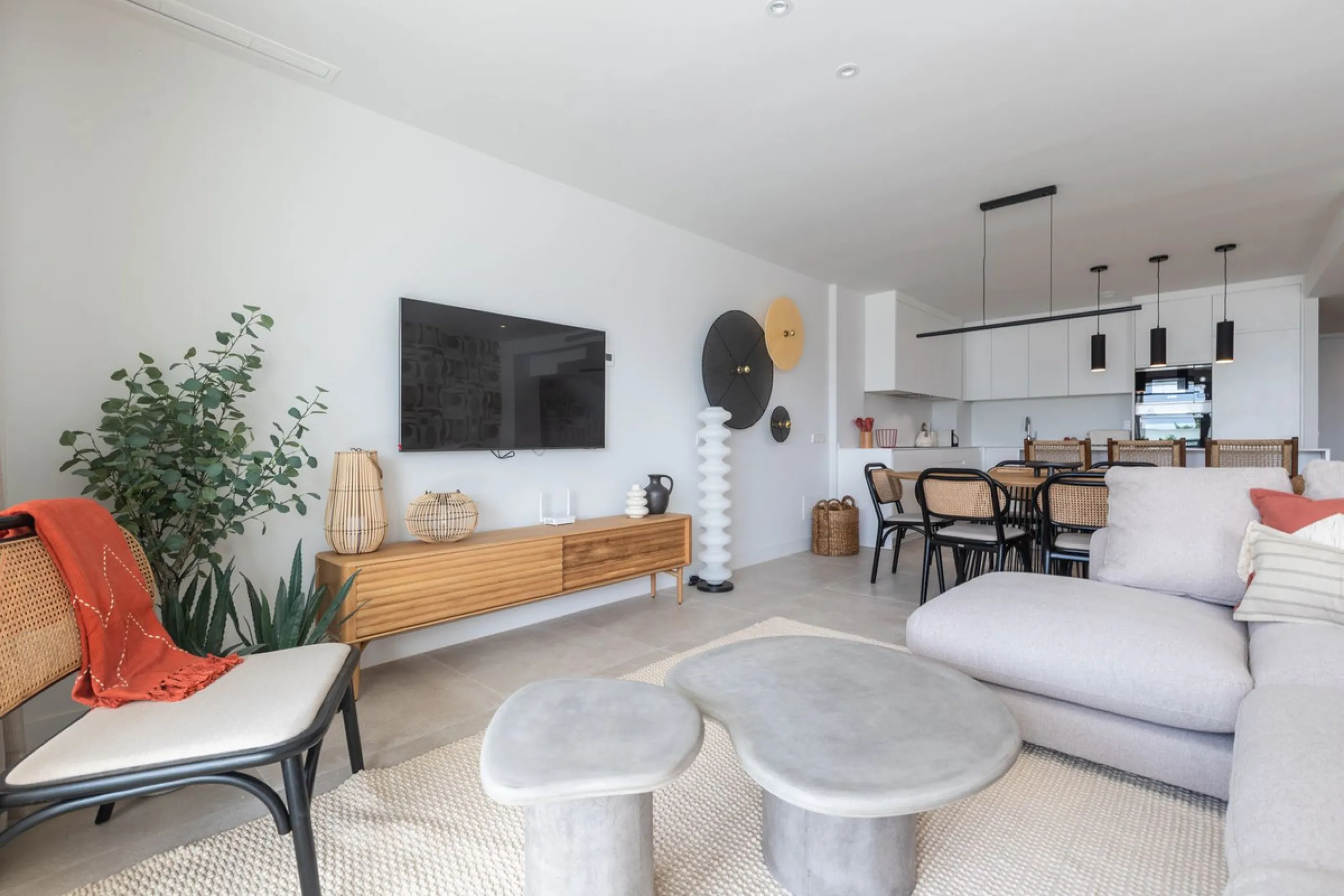 Innovative project located in Mijas de Costa in Malaga, famous for its golf courses. EDEN is an excellent development that combines the vision of a modern residential area and nature in one. The architecture is perfectly integrated into the landscape than