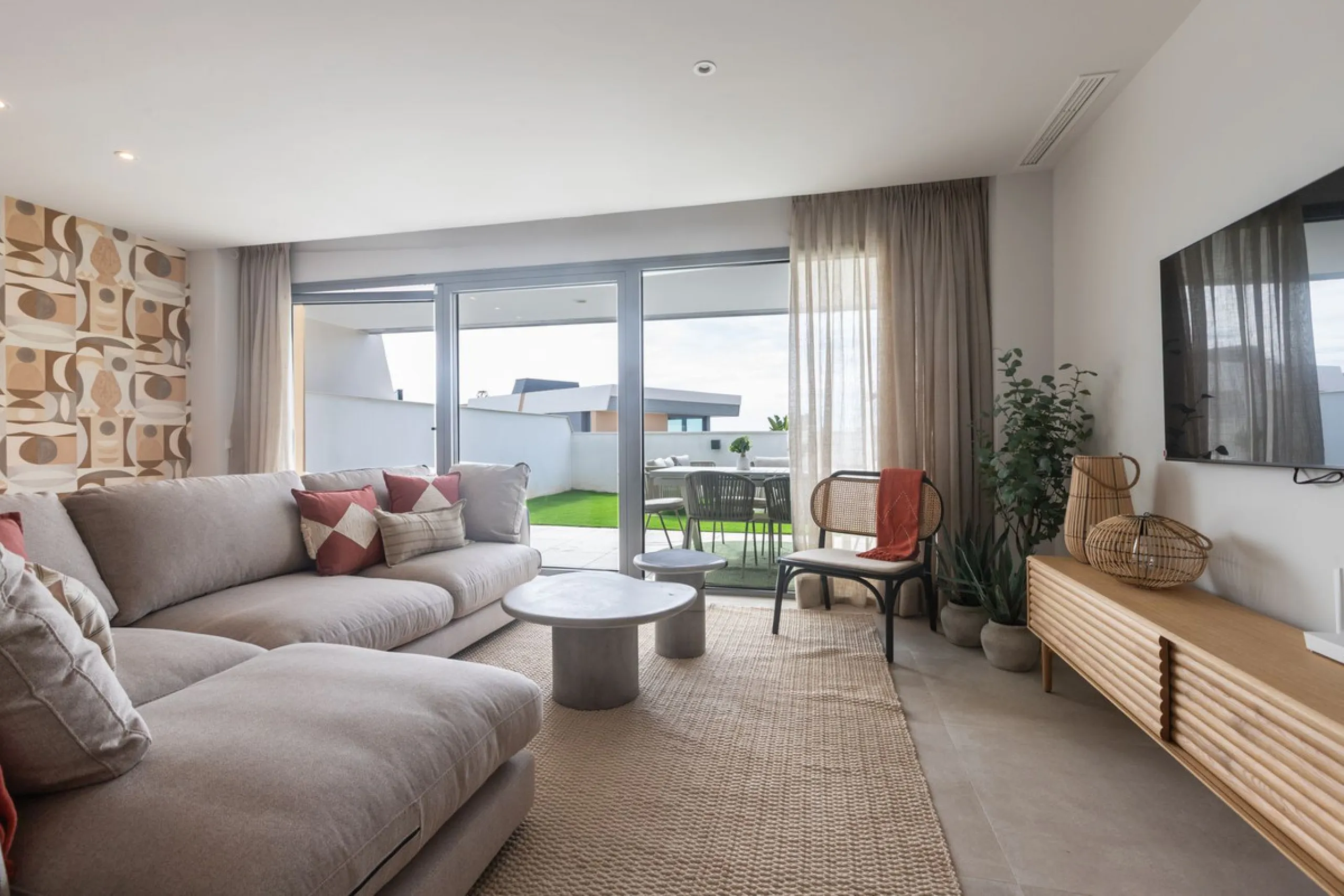 Innovative project located in Mijas de Costa in Malaga, famous for its golf courses. EDEN is an excellent development that combines the vision of a modern residential area and nature in one. The architecture is perfectly integrated into the landscape than