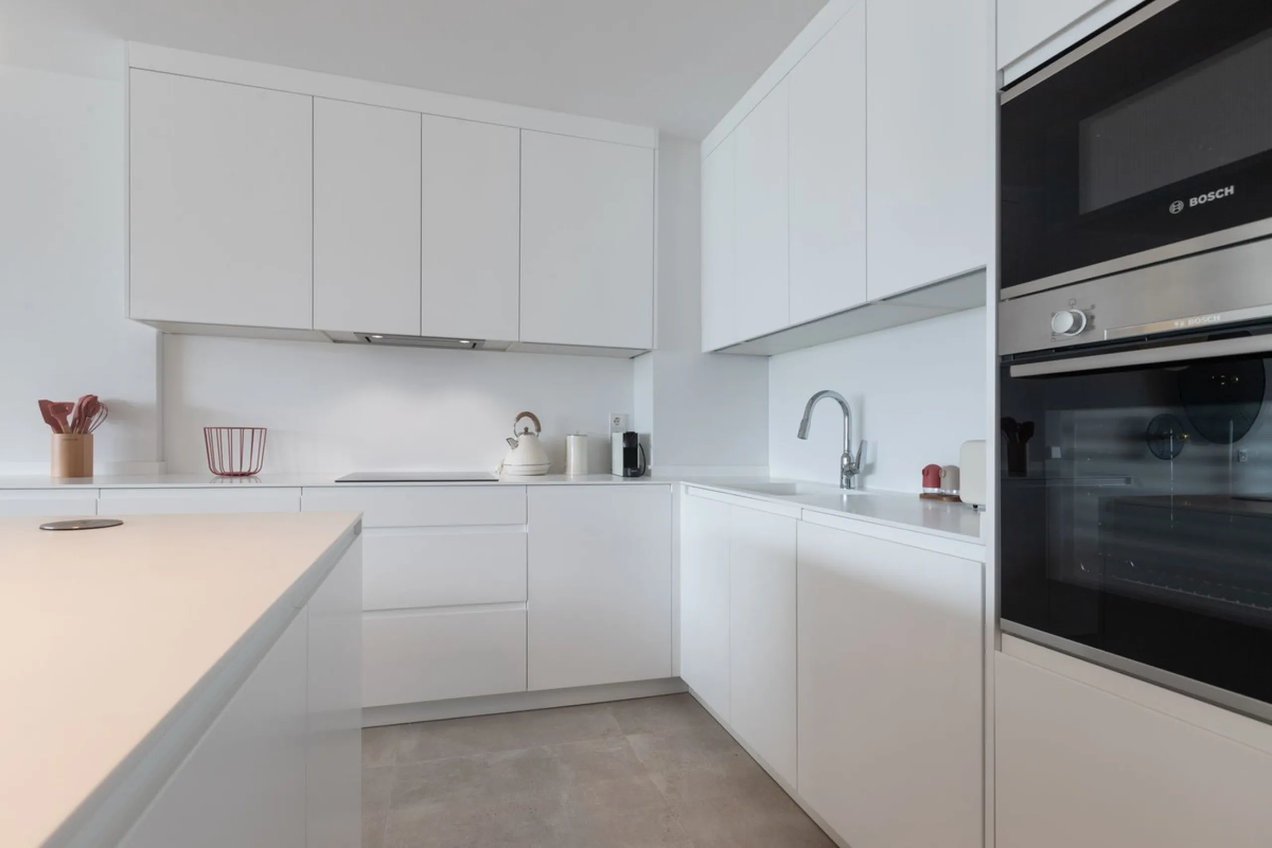 Innovative project located in Mijas de Costa in Malaga, famous for its golf courses. EDEN is an excellent development that combines the vision of a modern residential area and nature in one. The architecture is perfectly integrated into the landscape than