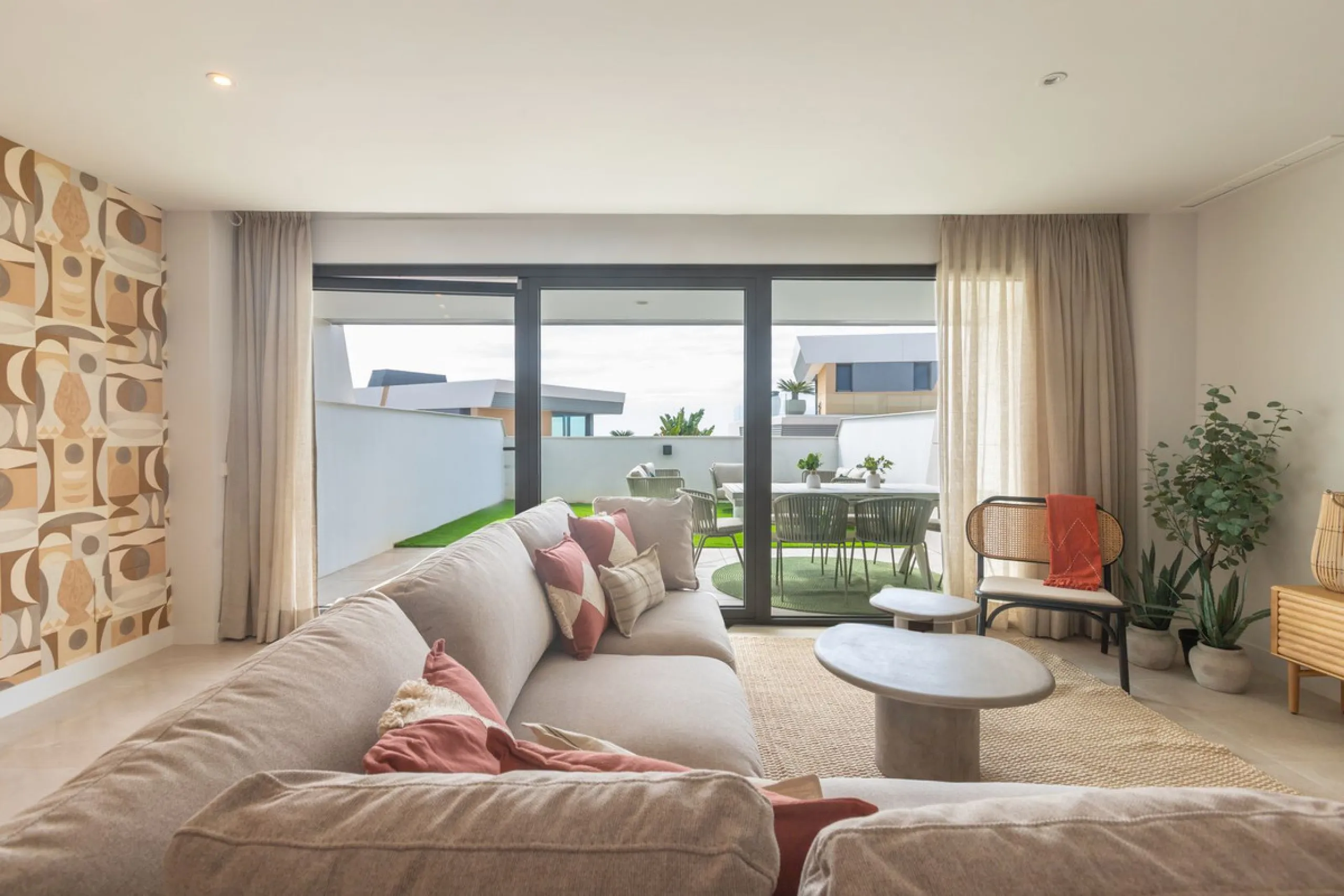 Innovative project located in Mijas de Costa in Malaga, famous for its golf courses. EDEN is an excellent development that combines the vision of a modern residential area and nature in one. The architecture is perfectly integrated into the landscape than