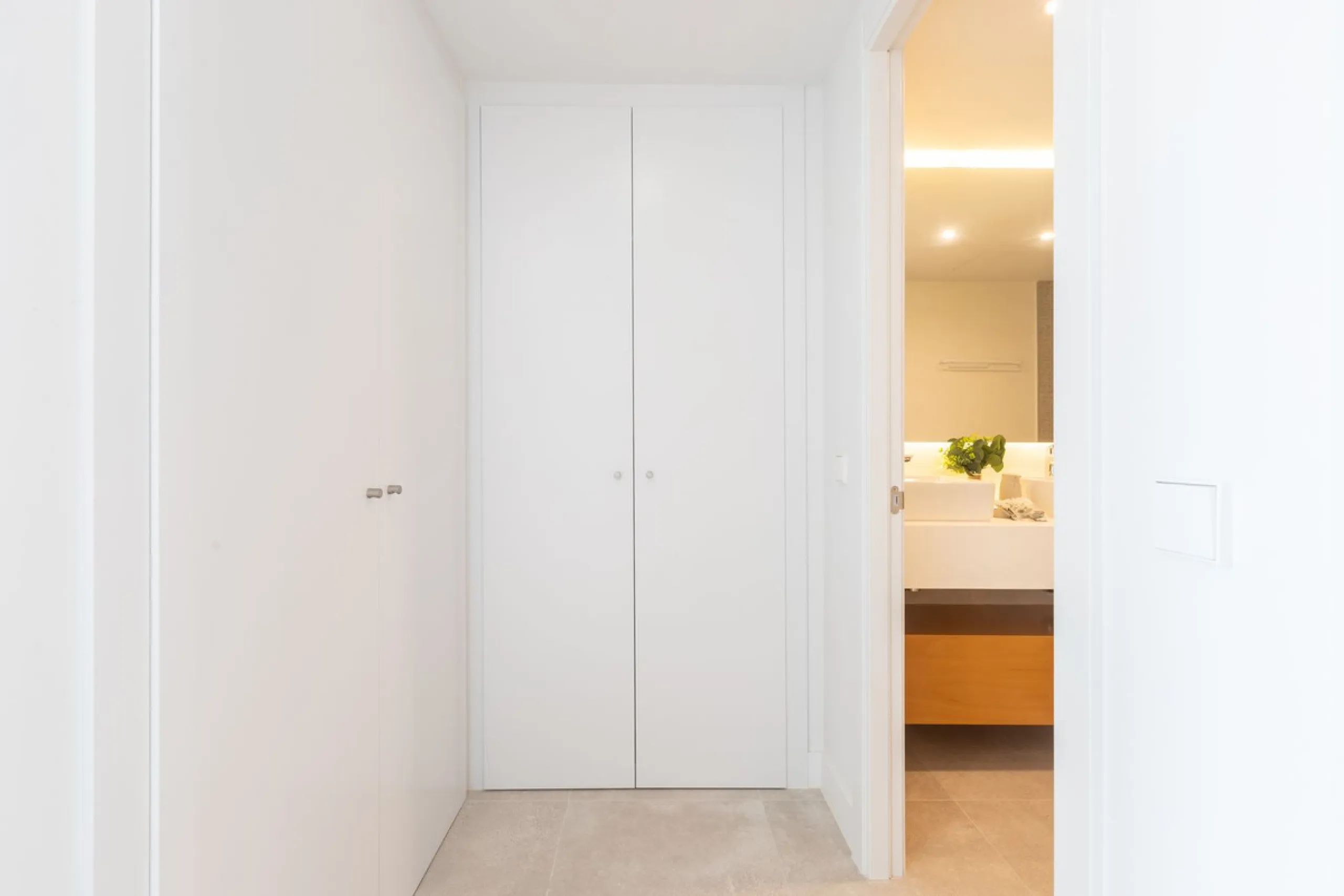 Innovative project located in Mijas de Costa in Malaga, famous for its golf courses. EDEN is an excellent development that combines the vision of a modern residential area and nature in one. The architecture is perfectly integrated into the landscape than