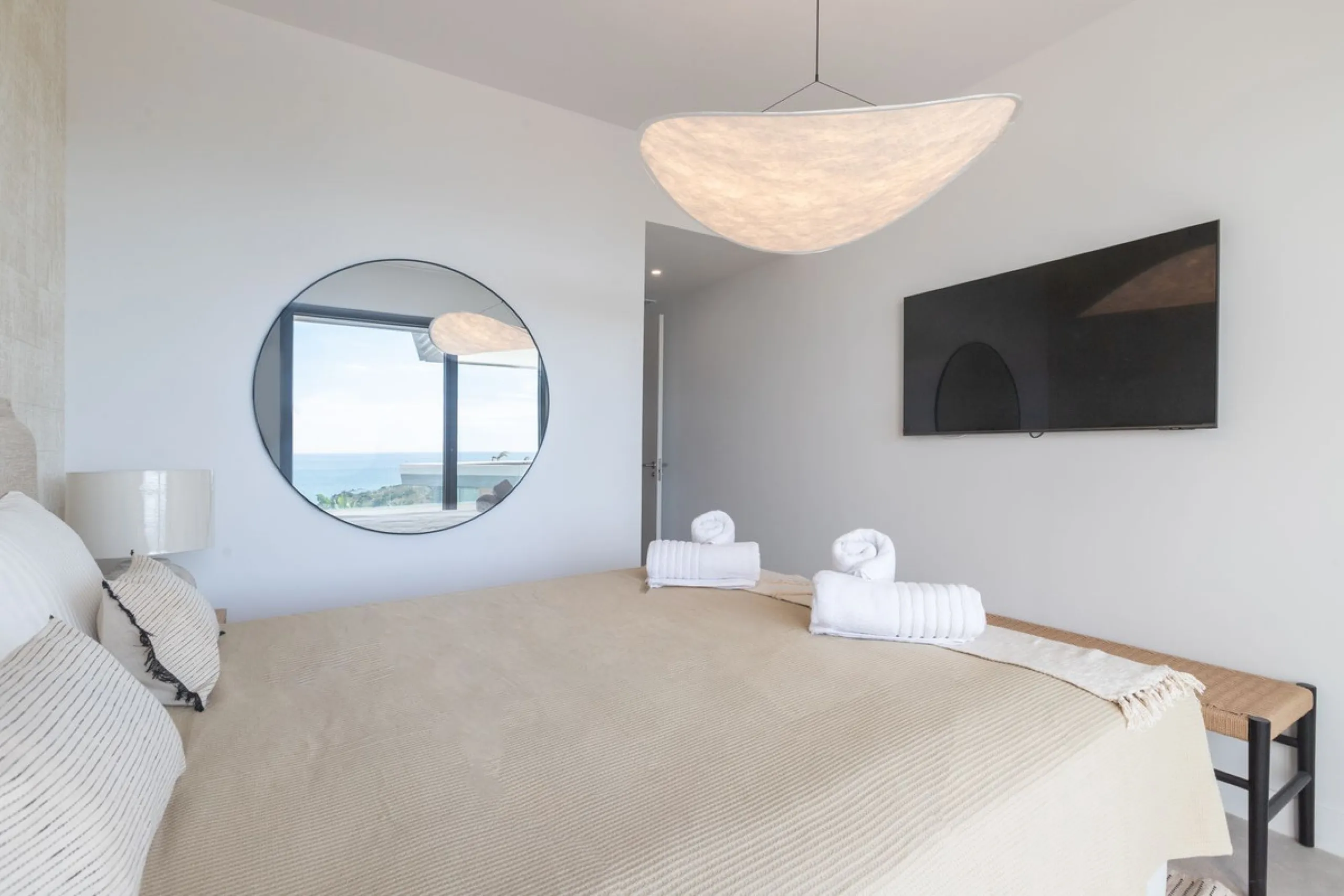 Innovative project located in Mijas de Costa in Malaga, famous for its golf courses. EDEN is an excellent development that combines the vision of a modern residential area and nature in one. The architecture is perfectly integrated into the landscape than