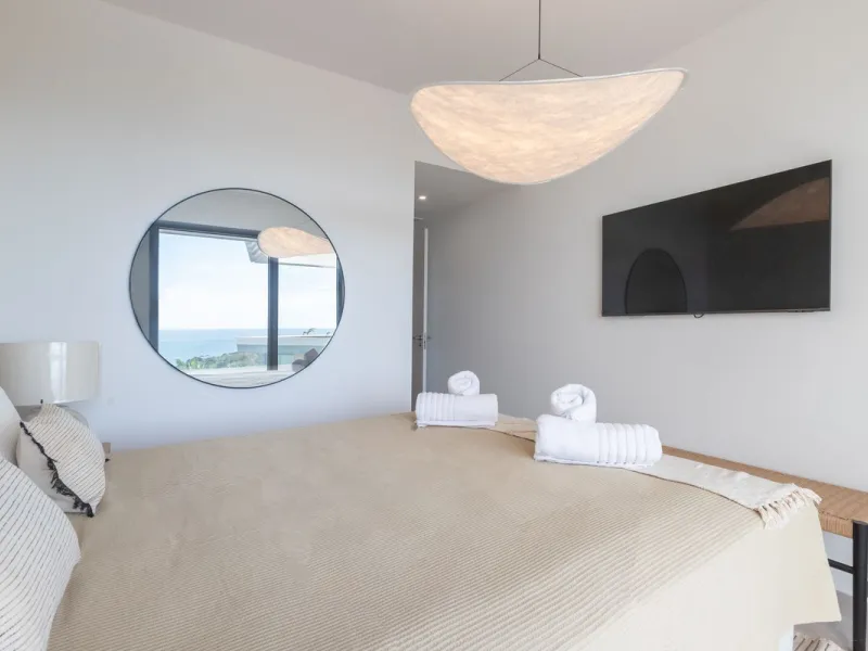 Innovative project located in Mijas de Costa in Malaga, famous for its golf courses. EDEN is an excellent development that combines the vision of a modern residential area and nature in one. The architecture is perfectly integrated into the landscape than
