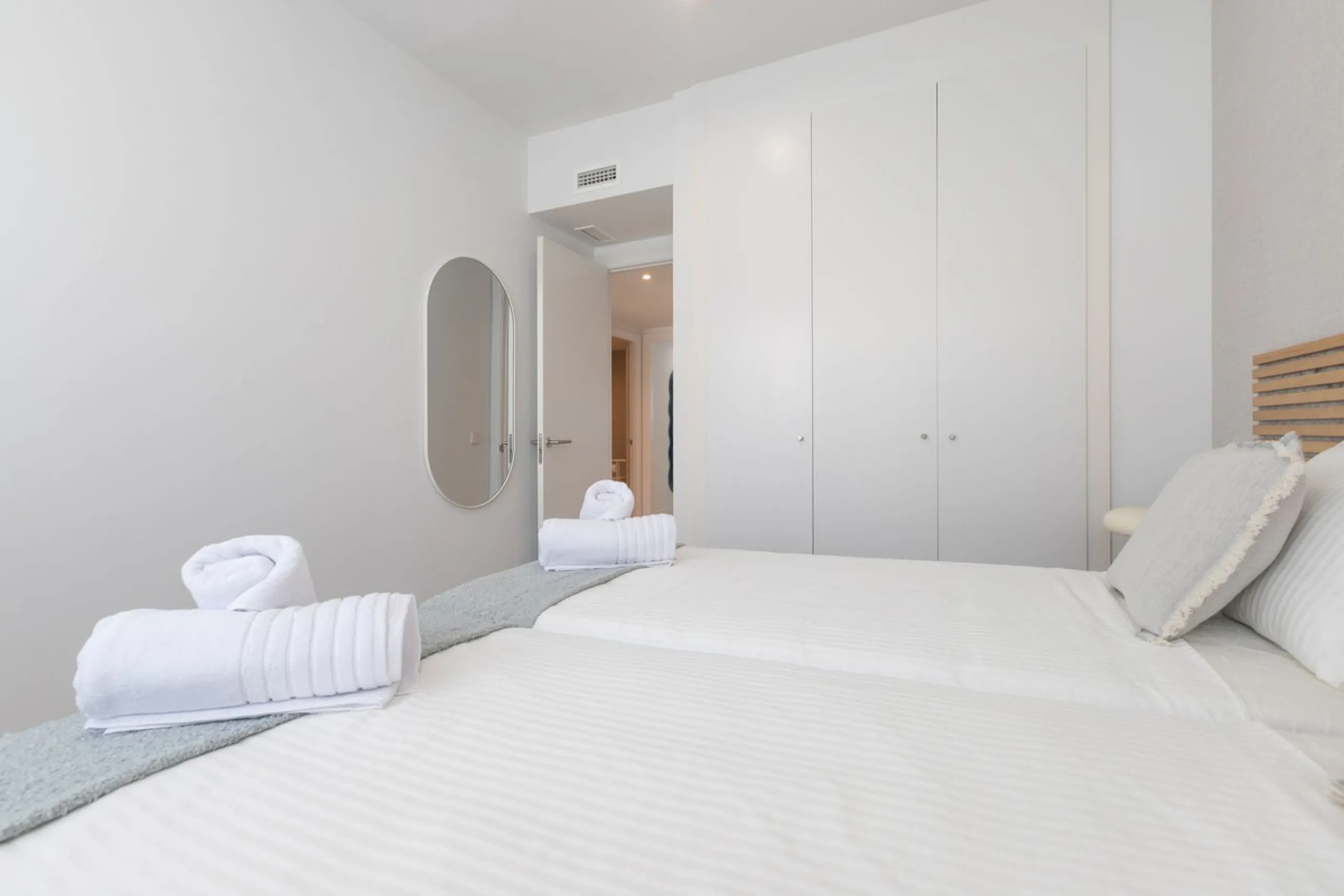 Innovative project located in Mijas de Costa in Malaga, famous for its golf courses. EDEN is an excellent development that combines the vision of a modern residential area and nature in one. The architecture is perfectly integrated into the landscape than
