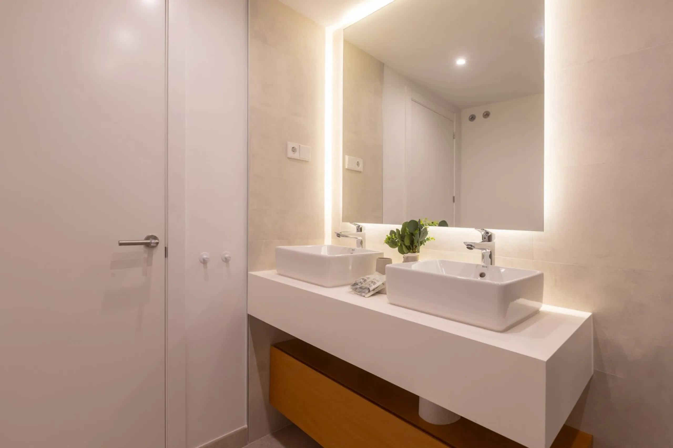 Innovative project located in Mijas de Costa in Malaga, famous for its golf courses. EDEN is an excellent development that combines the vision of a modern residential area and nature in one. The architecture is perfectly integrated into the landscape than