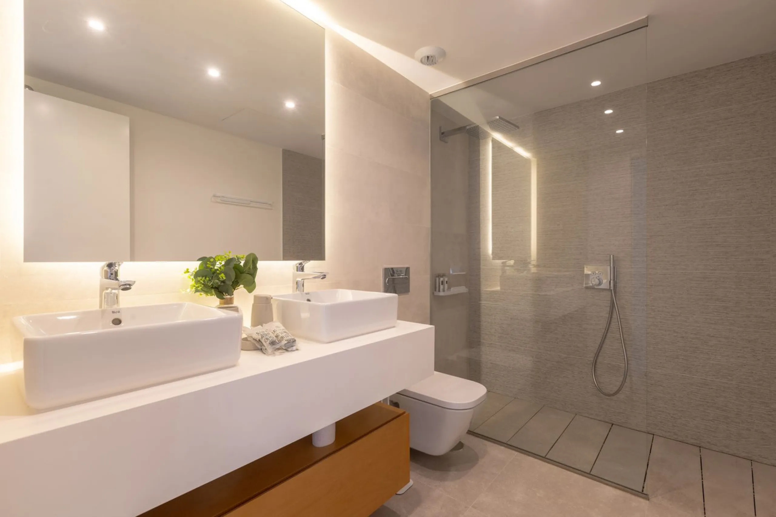Innovative project located in Mijas de Costa in Malaga, famous for its golf courses. EDEN is an excellent development that combines the vision of a modern residential area and nature in one. The architecture is perfectly integrated into the landscape than