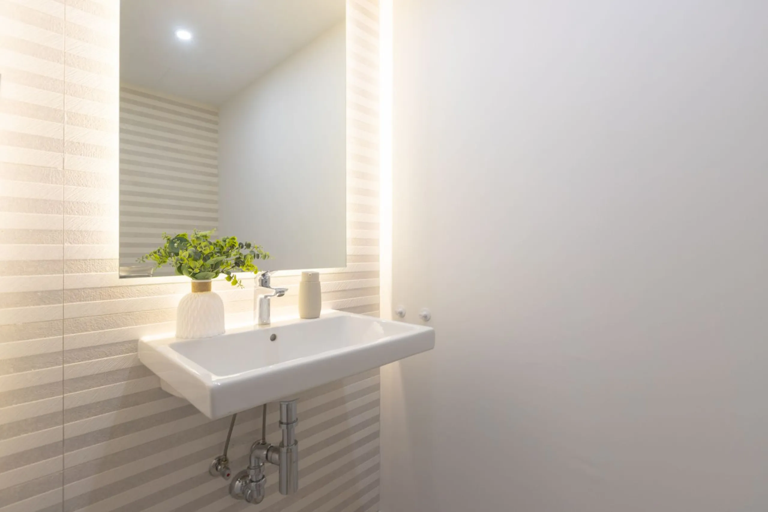 Innovative project located in Mijas de Costa in Malaga, famous for its golf courses. EDEN is an excellent development that combines the vision of a modern residential area and nature in one. The architecture is perfectly integrated into the landscape than