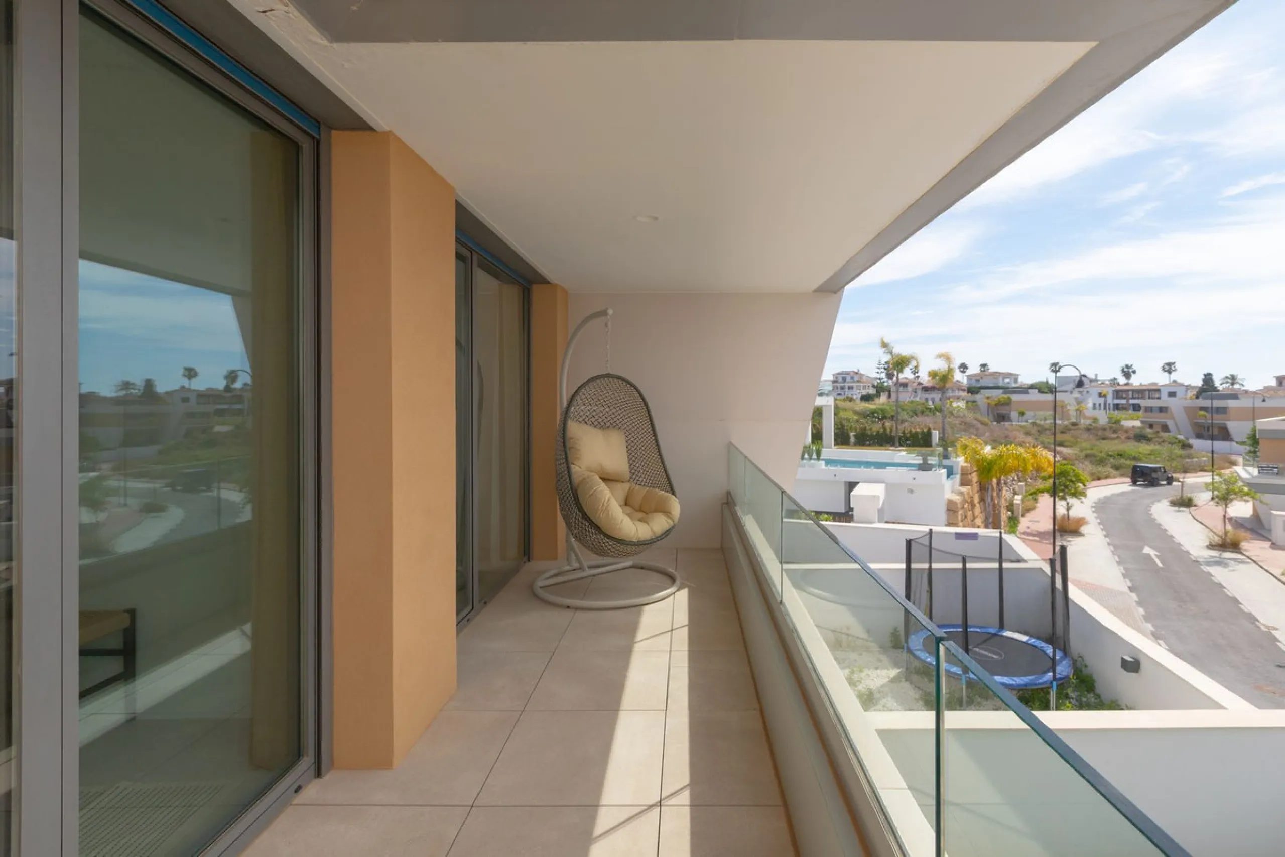 Innovative project located in Mijas de Costa in Malaga, famous for its golf courses. EDEN is an excellent development that combines the vision of a modern residential area and nature in one. The architecture is perfectly integrated into the landscape than