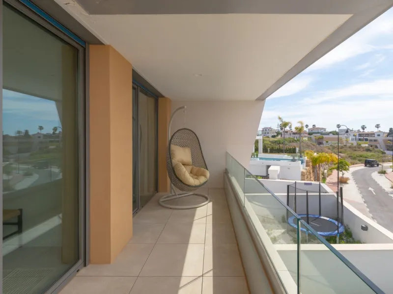 Innovative project located in Mijas de Costa in Malaga, famous for its golf courses. EDEN is an excellent development that combines the vision of a modern residential area and nature in one. The architecture is perfectly integrated into the landscape than