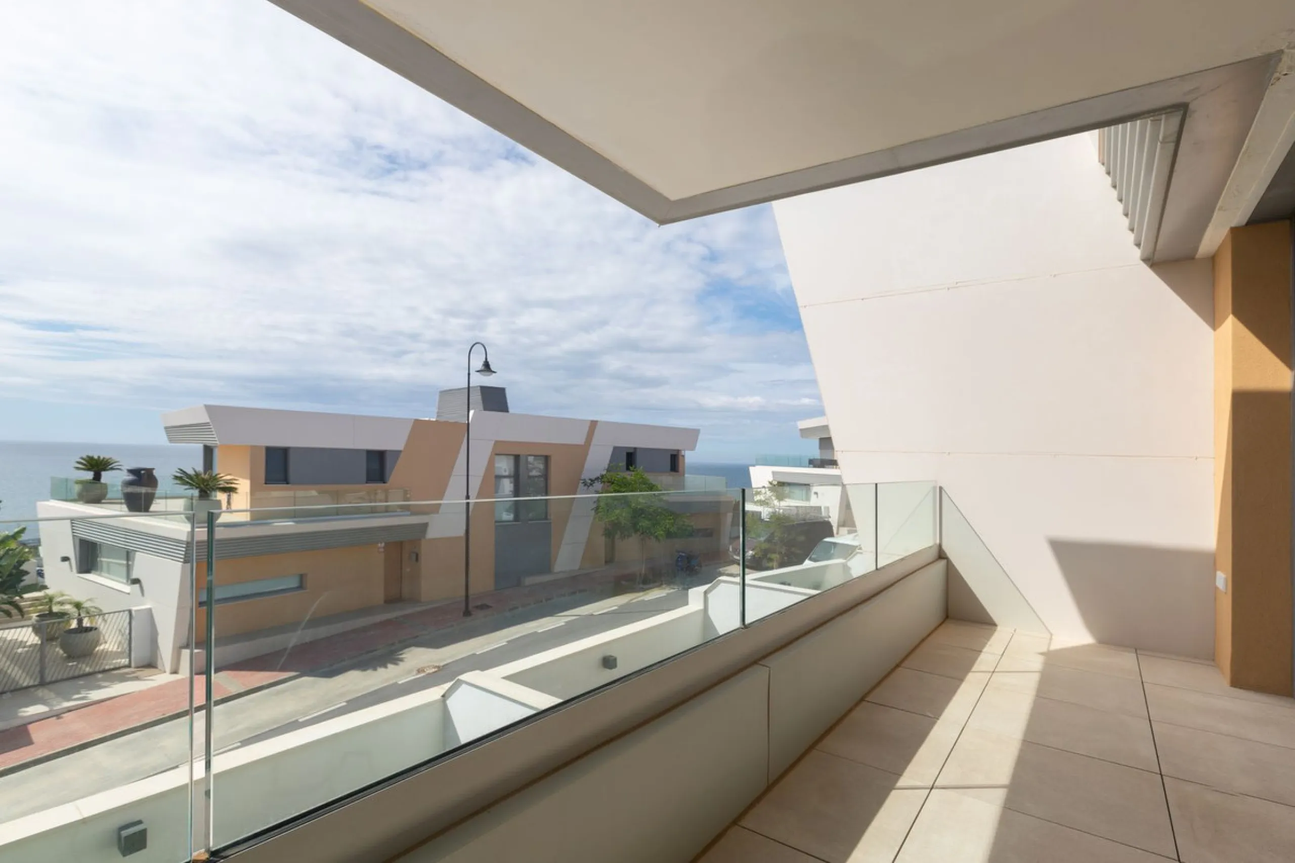 Innovative project located in Mijas de Costa in Malaga, famous for its golf courses. EDEN is an excellent development that combines the vision of a modern residential area and nature in one. The architecture is perfectly integrated into the landscape than
