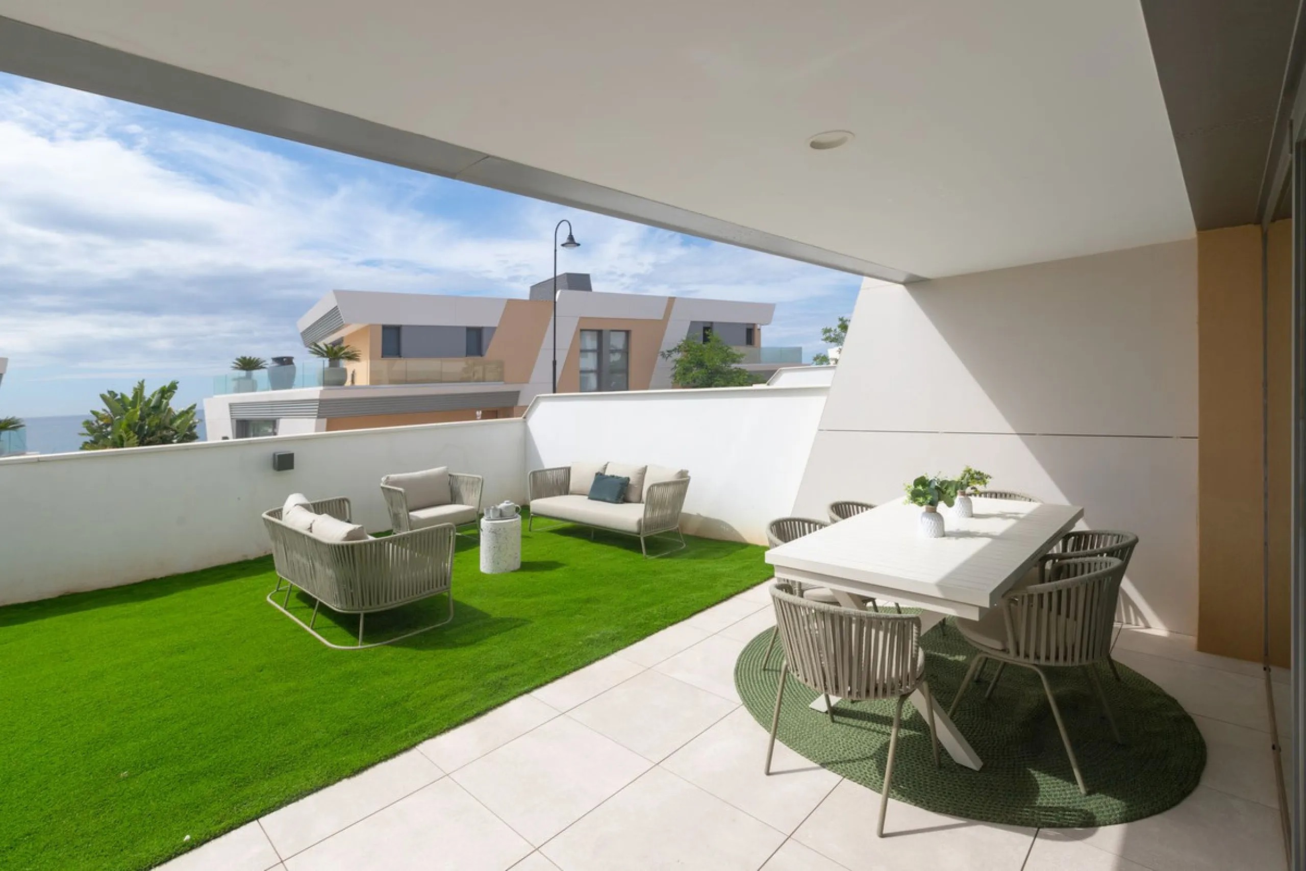 Innovative project located in Mijas de Costa in Malaga, famous for its golf courses. EDEN is an excellent development that combines the vision of a modern residential area and nature in one. The architecture is perfectly integrated into the landscape than
