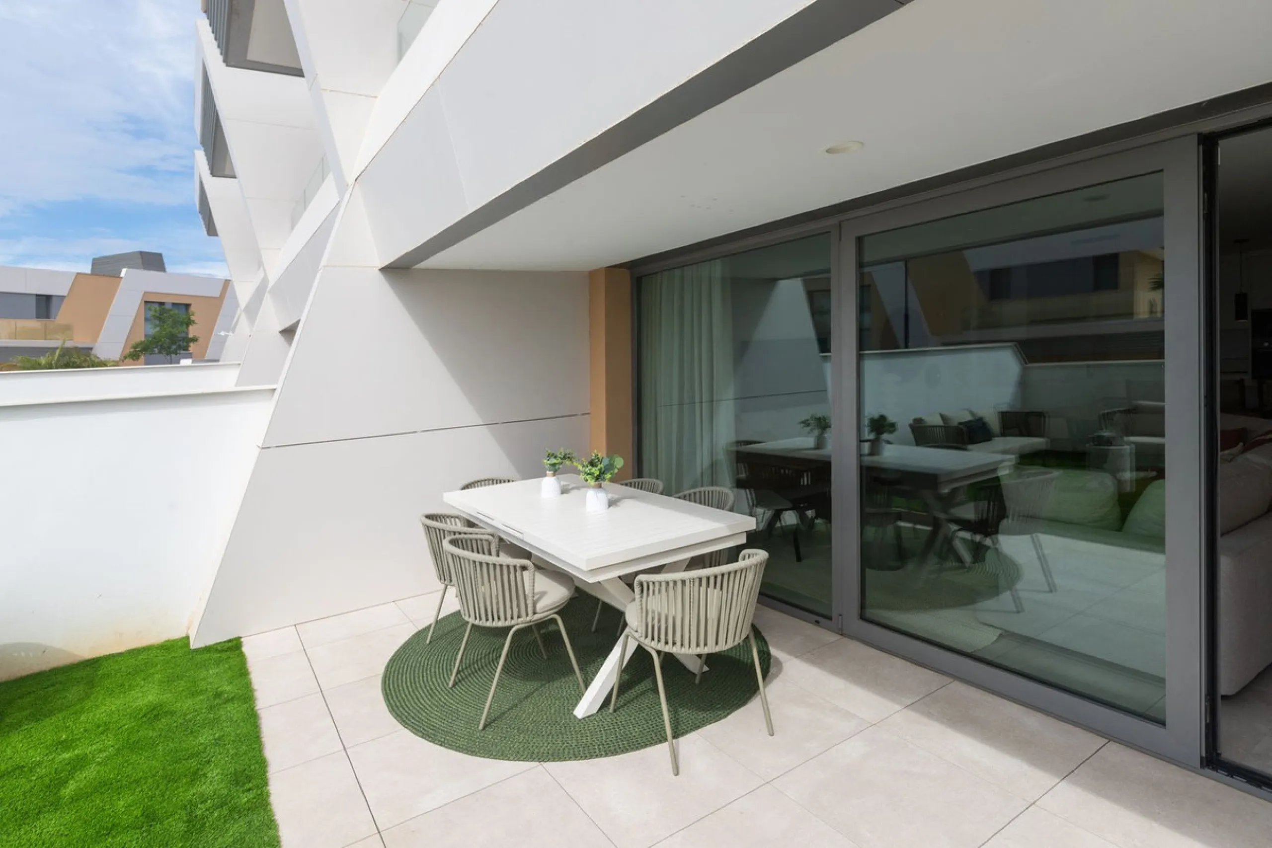 Innovative project located in Mijas de Costa in Malaga, famous for its golf courses. EDEN is an excellent development that combines the vision of a modern residential area and nature in one. The architecture is perfectly integrated into the landscape than