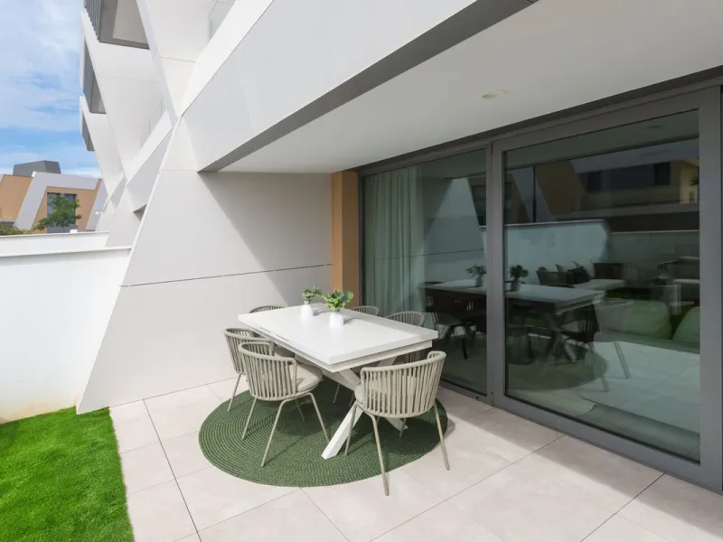 Innovative project located in Mijas de Costa in Malaga, famous for its golf courses. EDEN is an excellent development that combines the vision of a modern residential area and nature in one. The architecture is perfectly integrated into the landscape than