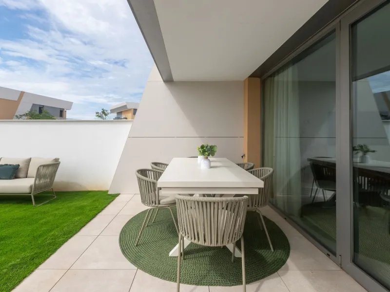 Innovative project located in Mijas de Costa in Malaga, famous for its golf courses. EDEN is an excellent development that combines the vision of a modern residential area and nature in one. The architecture is perfectly integrated into the landscape than