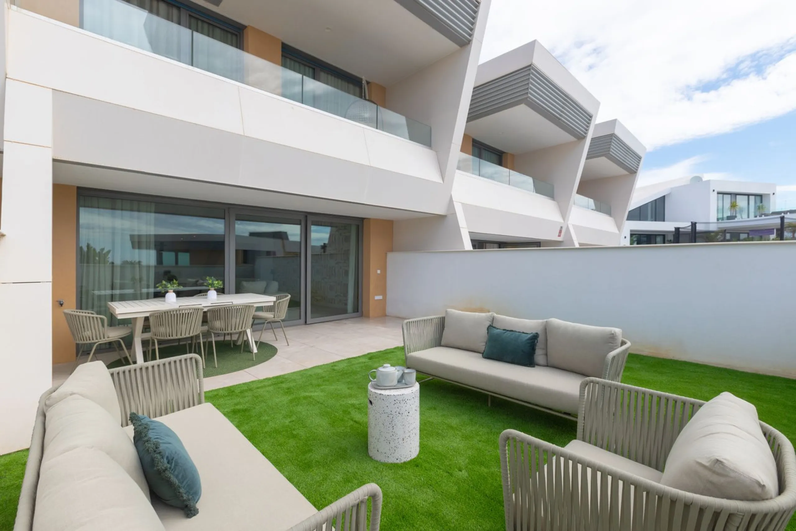 Innovative project located in Mijas de Costa in Malaga, famous for its golf courses. EDEN is an excellent development that combines the vision of a modern residential area and nature in one. The architecture is perfectly integrated into the landscape than