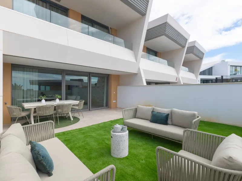 Innovative project located in Mijas de Costa in Malaga, famous for its golf courses. EDEN is an excellent development that combines the vision of a modern residential area and nature in one. The architecture is perfectly integrated into the landscape than
