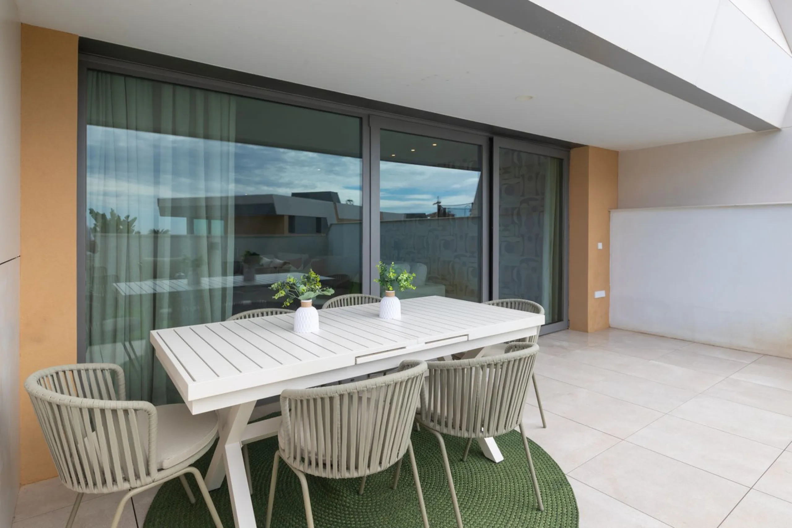 Innovative project located in Mijas de Costa in Malaga, famous for its golf courses. EDEN is an excellent development that combines the vision of a modern residential area and nature in one. The architecture is perfectly integrated into the landscape than