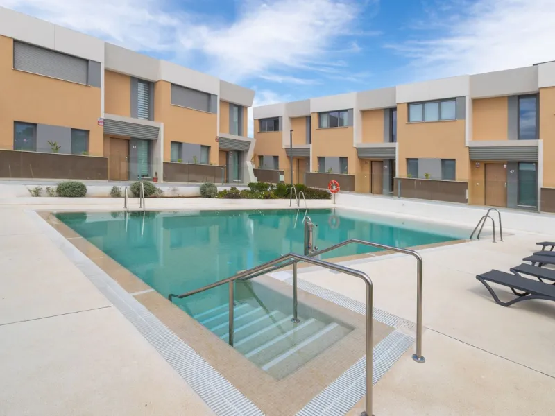 Innovative project located in Mijas de Costa in Malaga, famous for its golf courses. EDEN is an excellent development that combines the vision of a modern residential area and nature in one. The architecture is perfectly integrated into the landscape than