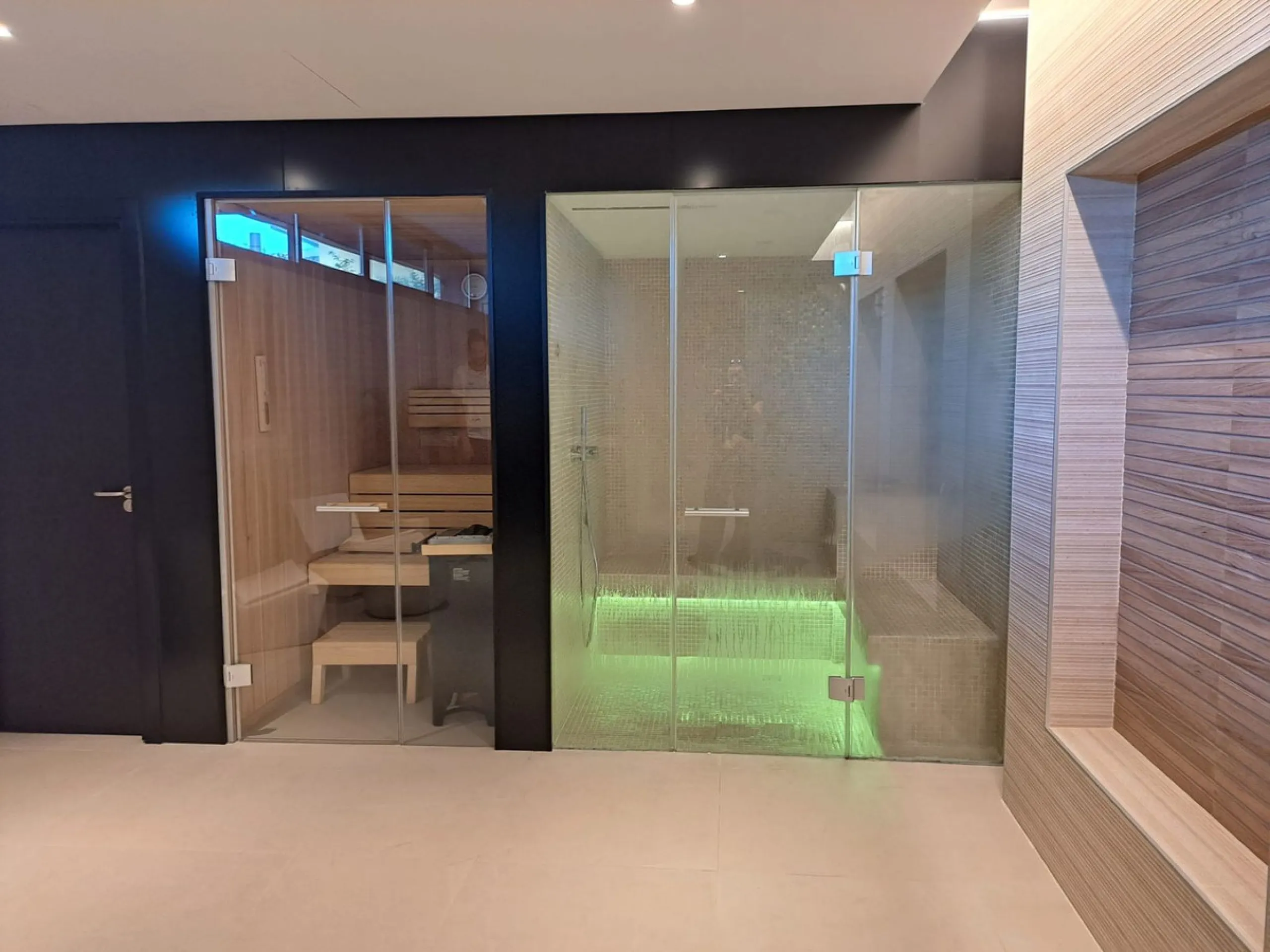Innovative project located in Mijas de Costa in Malaga, famous for its golf courses. EDEN is an excellent development that combines the vision of a modern residential area and nature in one. The architecture is perfectly integrated into the landscape than
