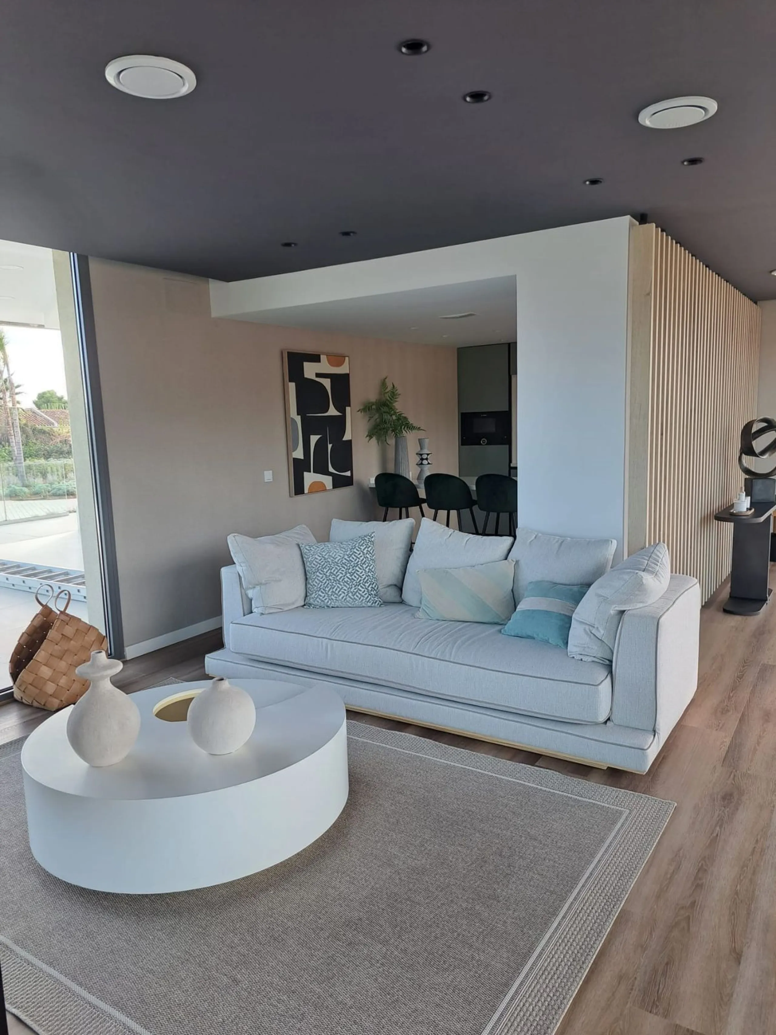 Innovative project located in Mijas de Costa in Malaga, famous for its golf courses. EDEN is an excellent development that combines the vision of a modern residential area and nature in one. The architecture is perfectly integrated into the landscape than