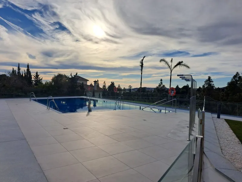 Innovative project located in Mijas de Costa in Malaga, famous for its golf courses. EDEN is an excellent development that combines the vision of a modern residential area and nature in one. The architecture is perfectly integrated into the landscape than
