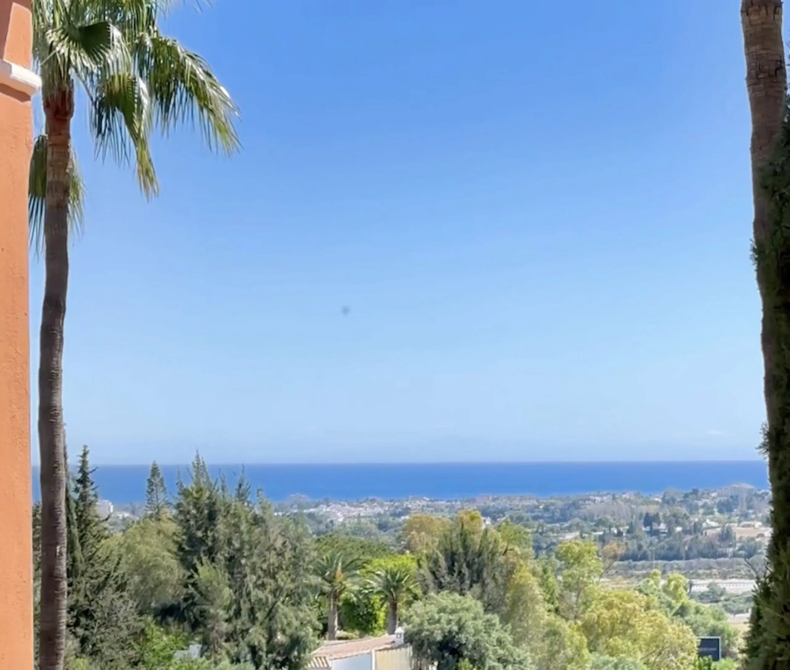 If you are looking for a home within easy reach of Marbella then take a look at this.