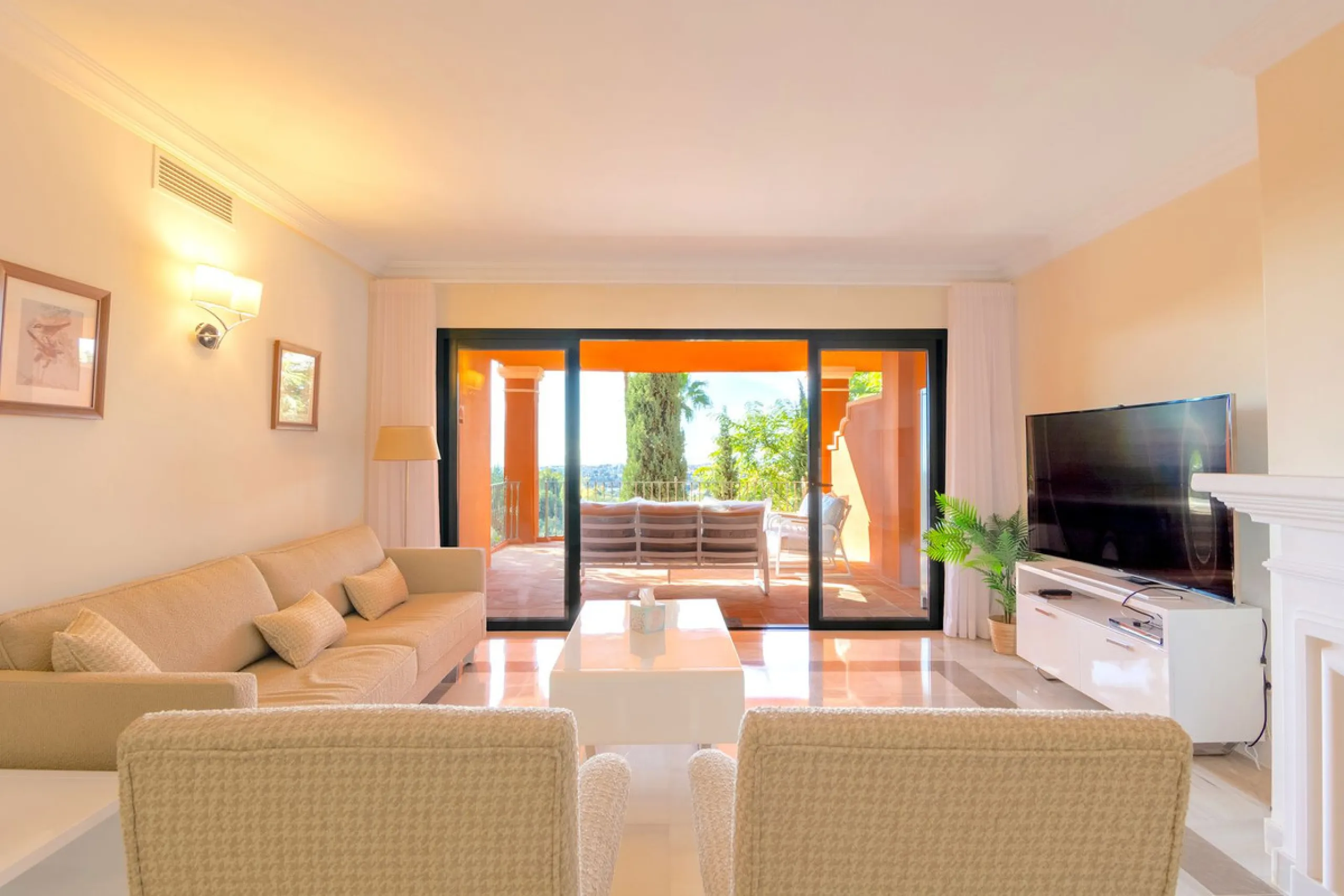 If you are looking for a home within easy reach of Marbella then take a look at this.