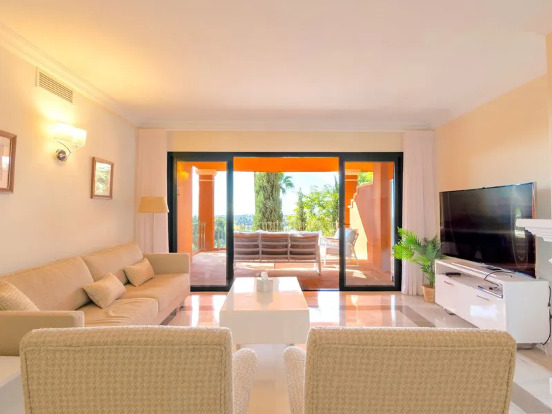 If you are looking for a home within easy reach of Marbella then take a look at this.