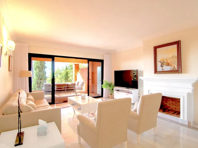 If you are looking for a home within easy reach of Marbella then take a look at this.