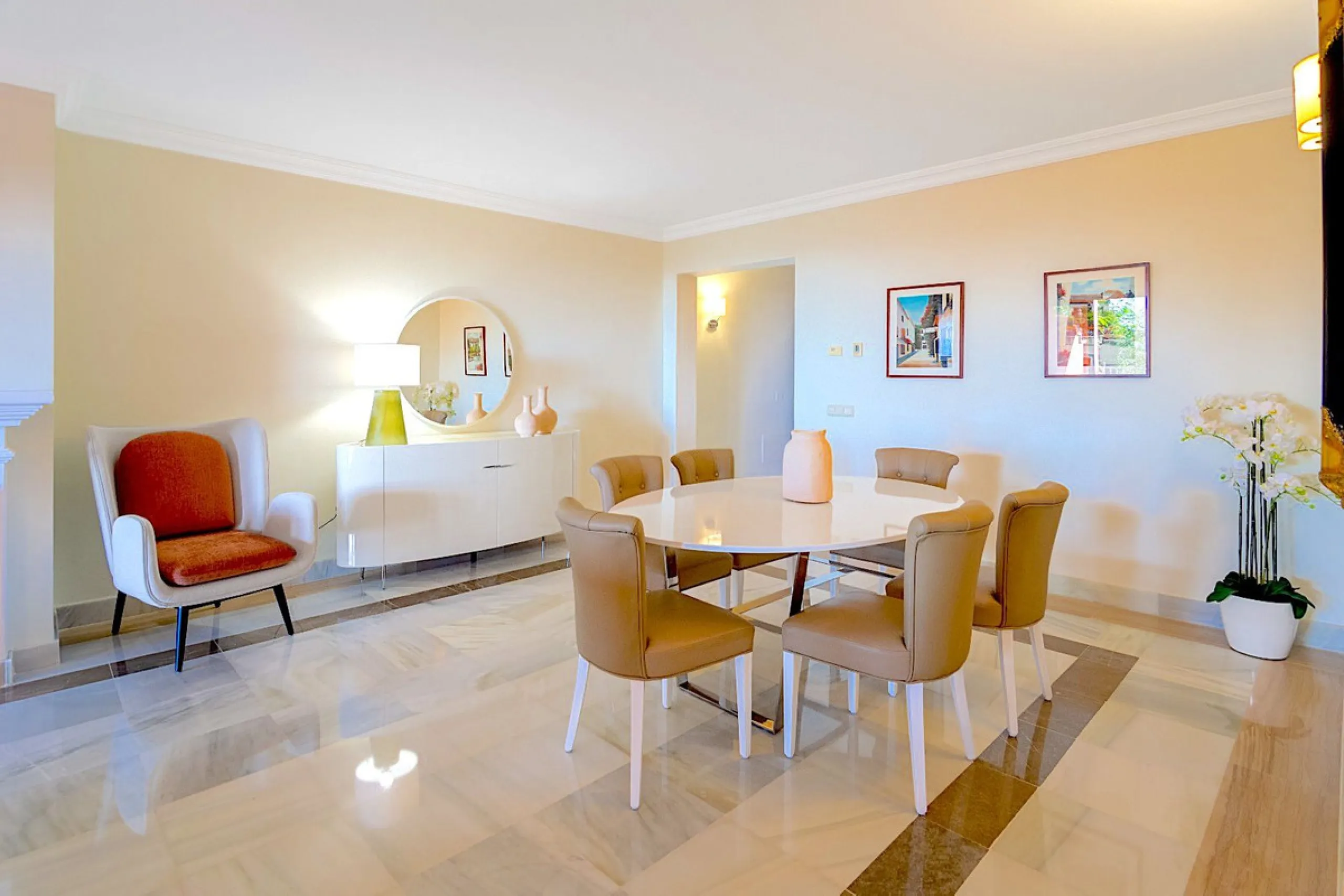 If you are looking for a home within easy reach of Marbella then take a look at this.