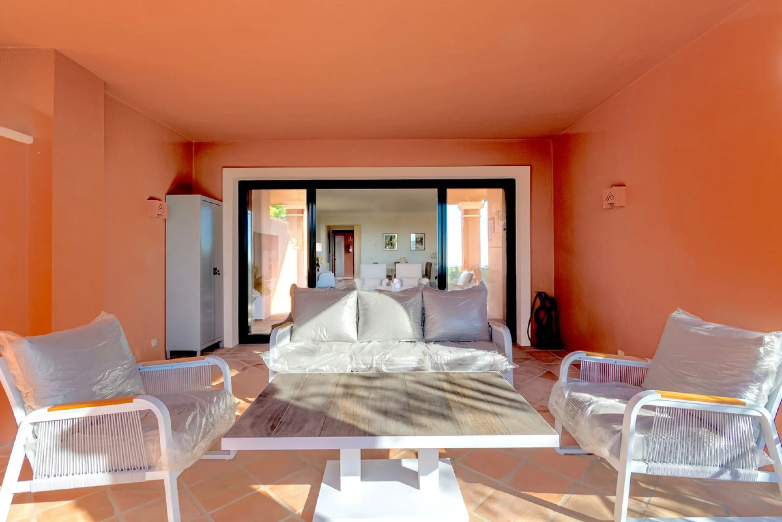 If you are looking for a home within easy reach of Marbella then take a look at this.