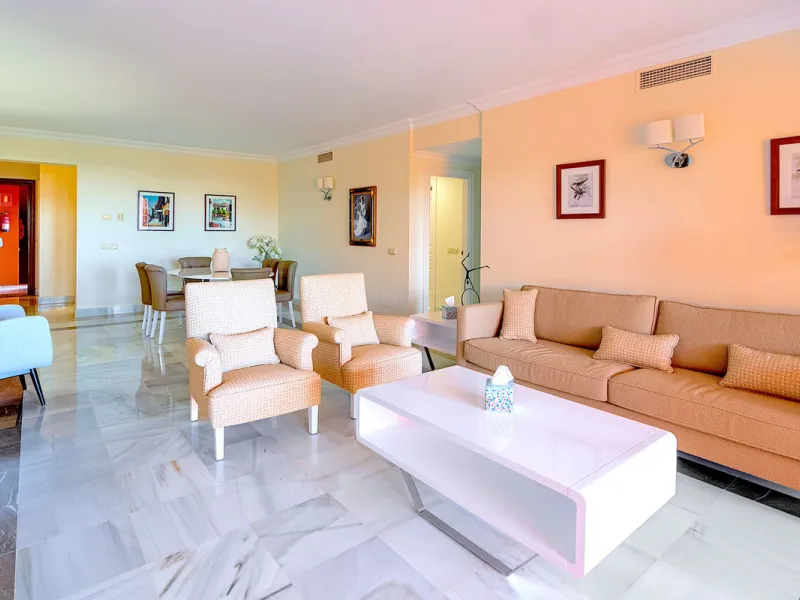 If you are looking for a home within easy reach of Marbella then take a look at this.