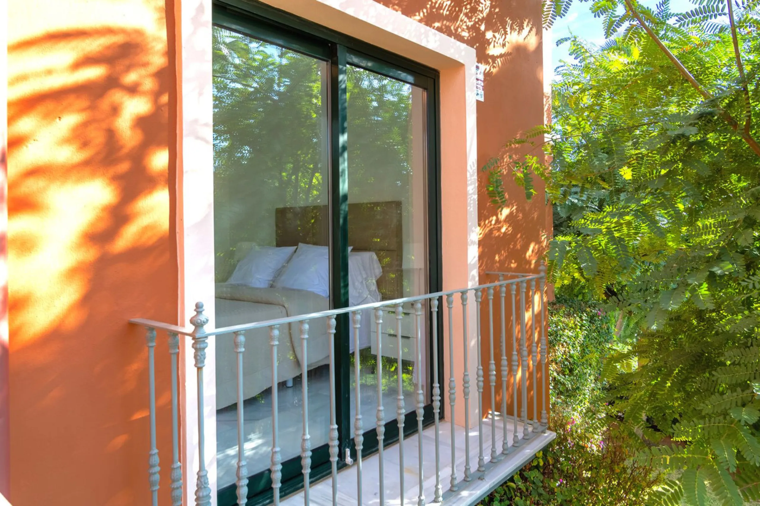 If you are looking for a home within easy reach of Marbella then take a look at this.