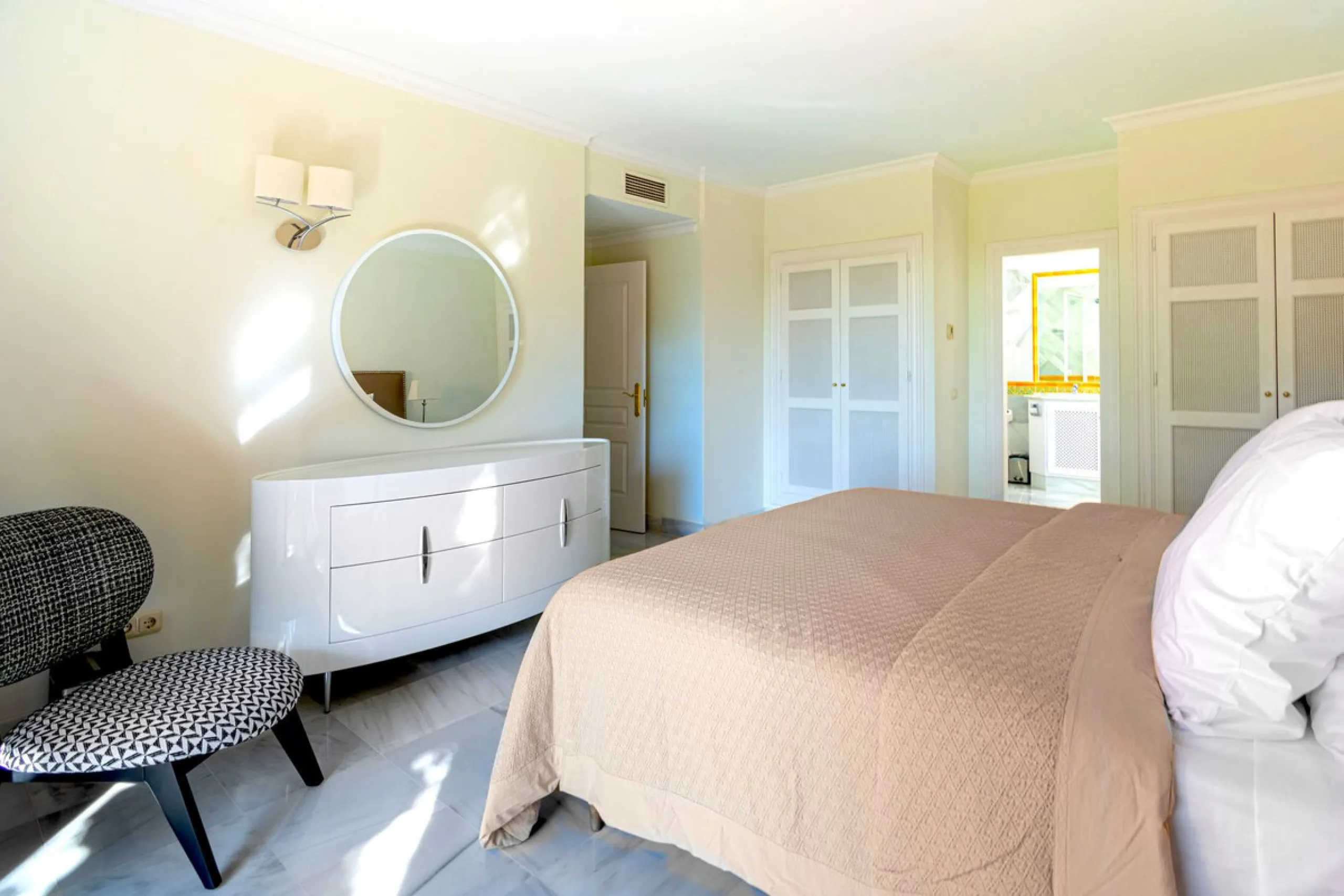 If you are looking for a home within easy reach of Marbella then take a look at this.