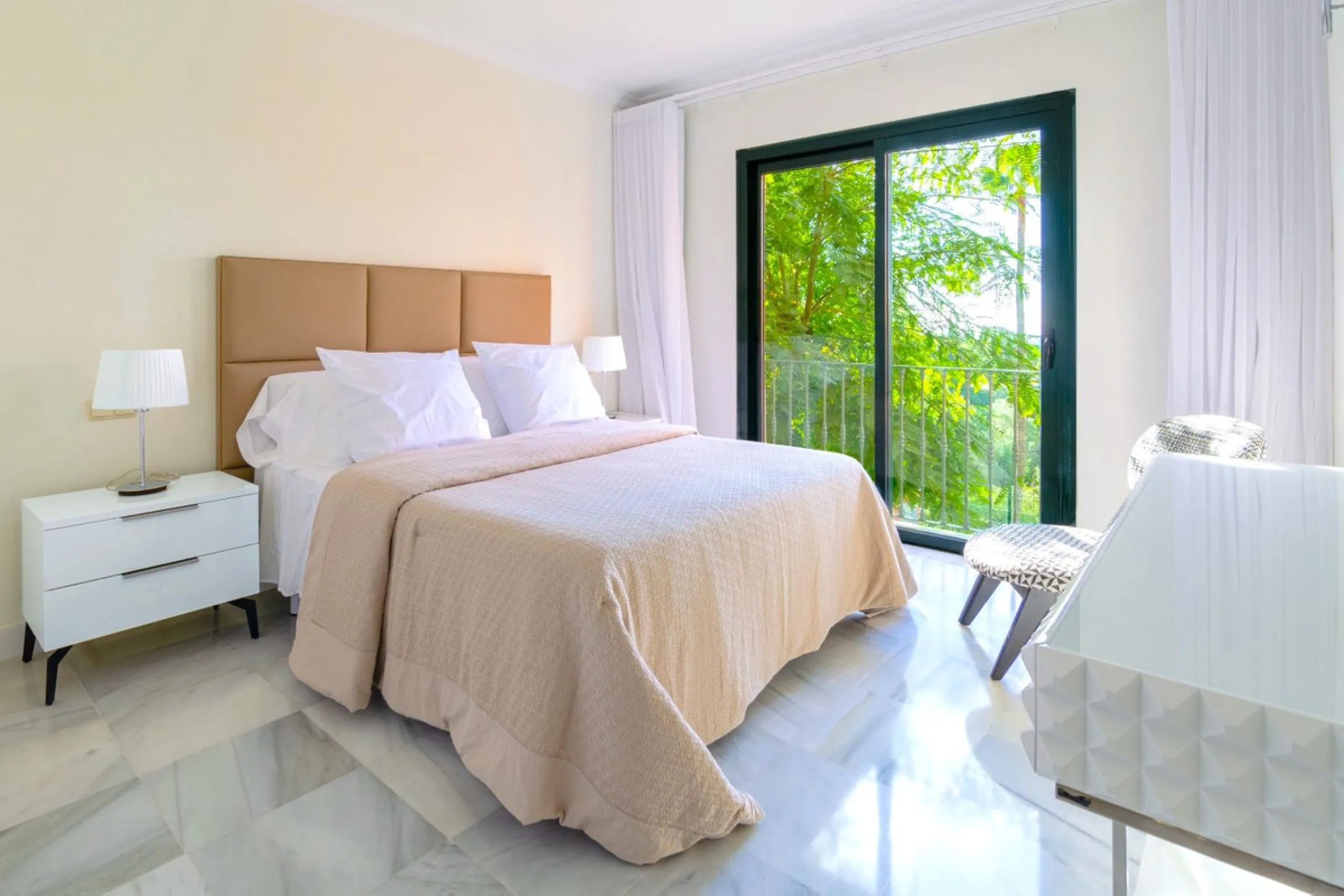 If you are looking for a home within easy reach of Marbella then take a look at this.